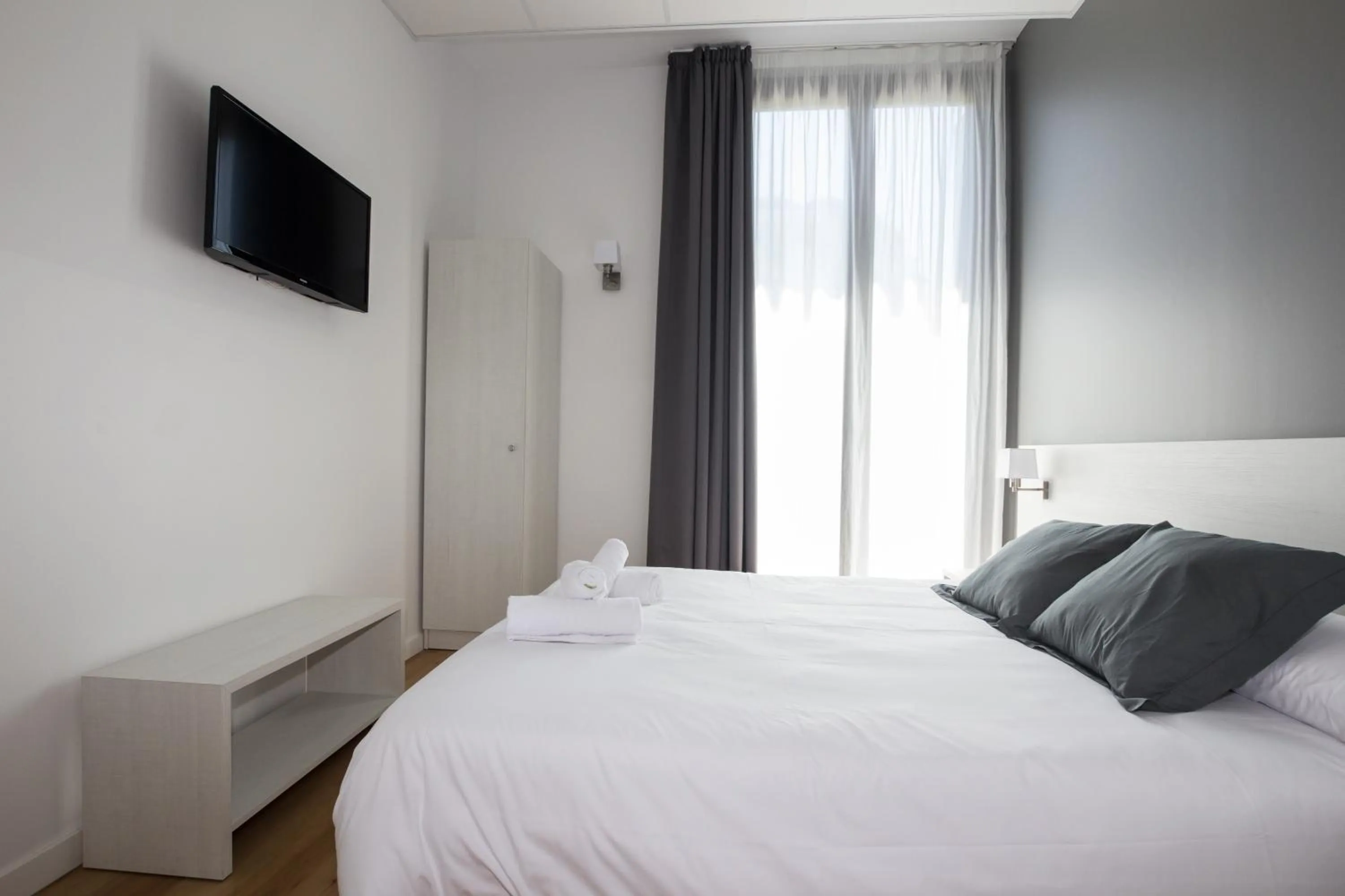 Photo of the whole room, Bed in Hostalin Barcelona Gran Via