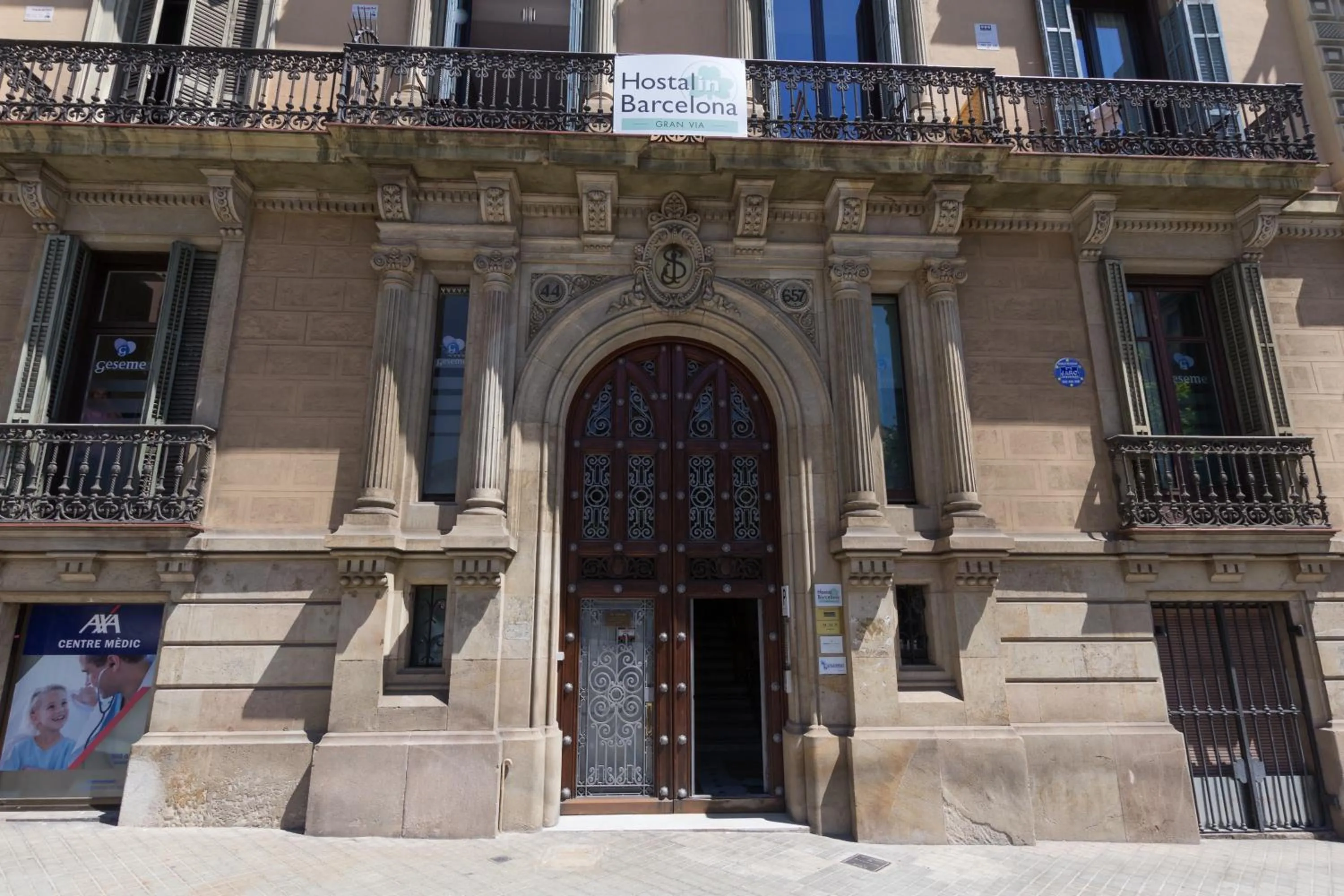 Facade/entrance in Hostalin Barcelona Gran Via