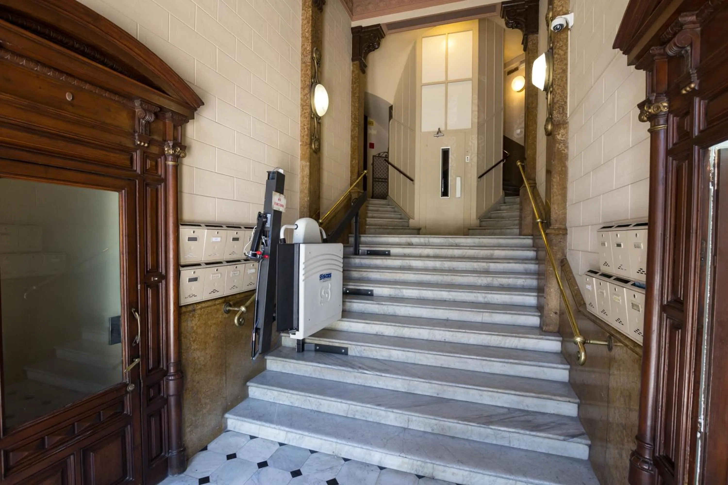 Facade/entrance in Hostalin Barcelona Gran Via