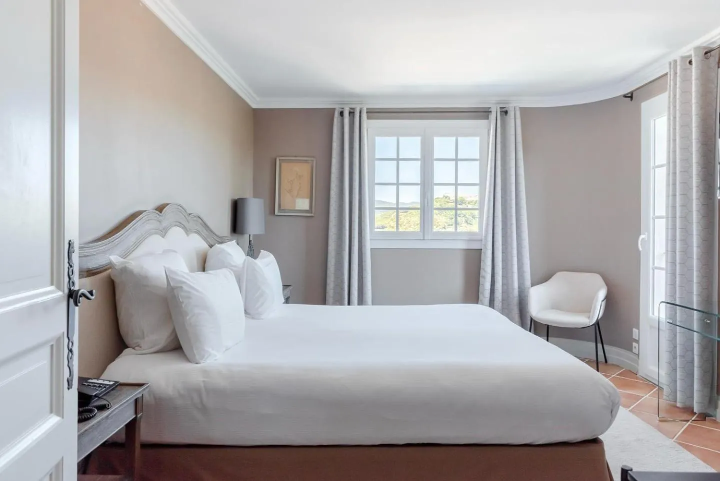 Photo of the whole room, Bed in Maison Bérard Hôtel - Restaurant - Spa
