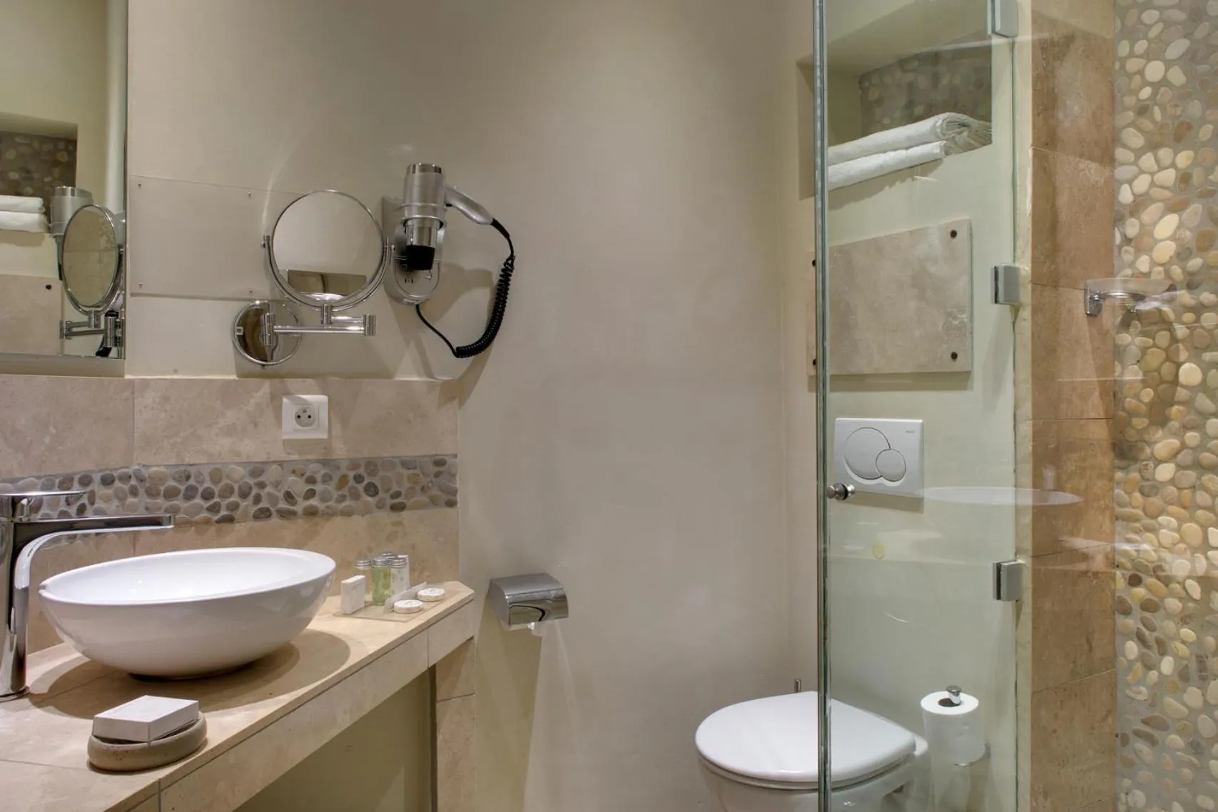 Bathroom in Maison Bérard Hôtel - Restaurant - Spa