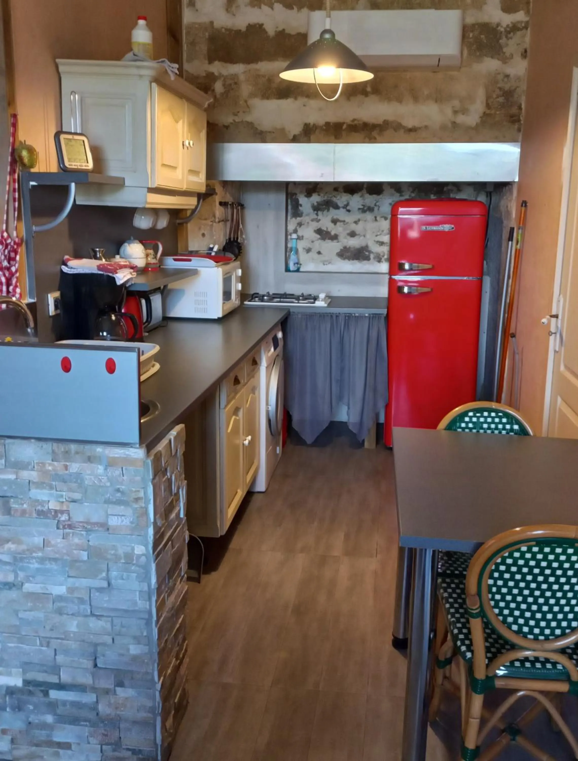 Kitchen or kitchenette in Au Soleil Levant Homestay