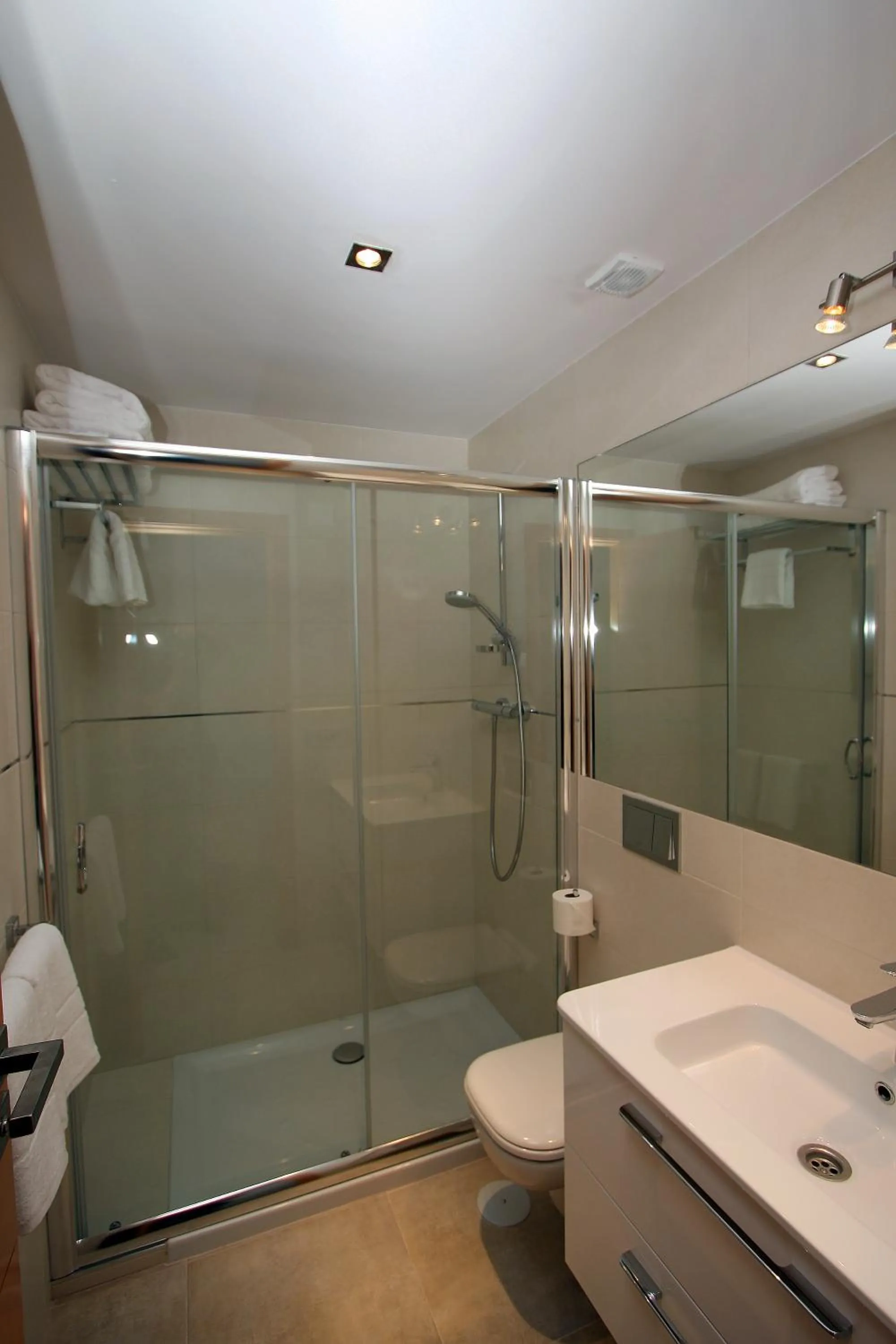 Bathroom in Apartamentos La Botica de Nerja