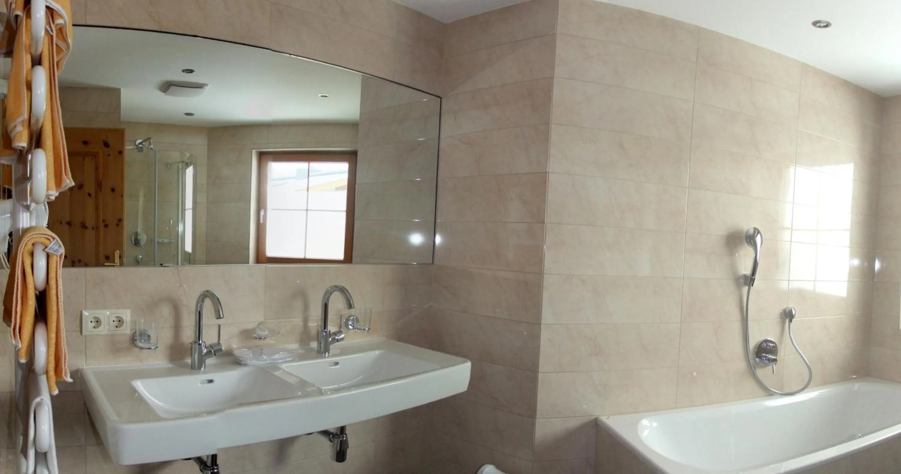 Bathroom in Hotel Garni Obermair