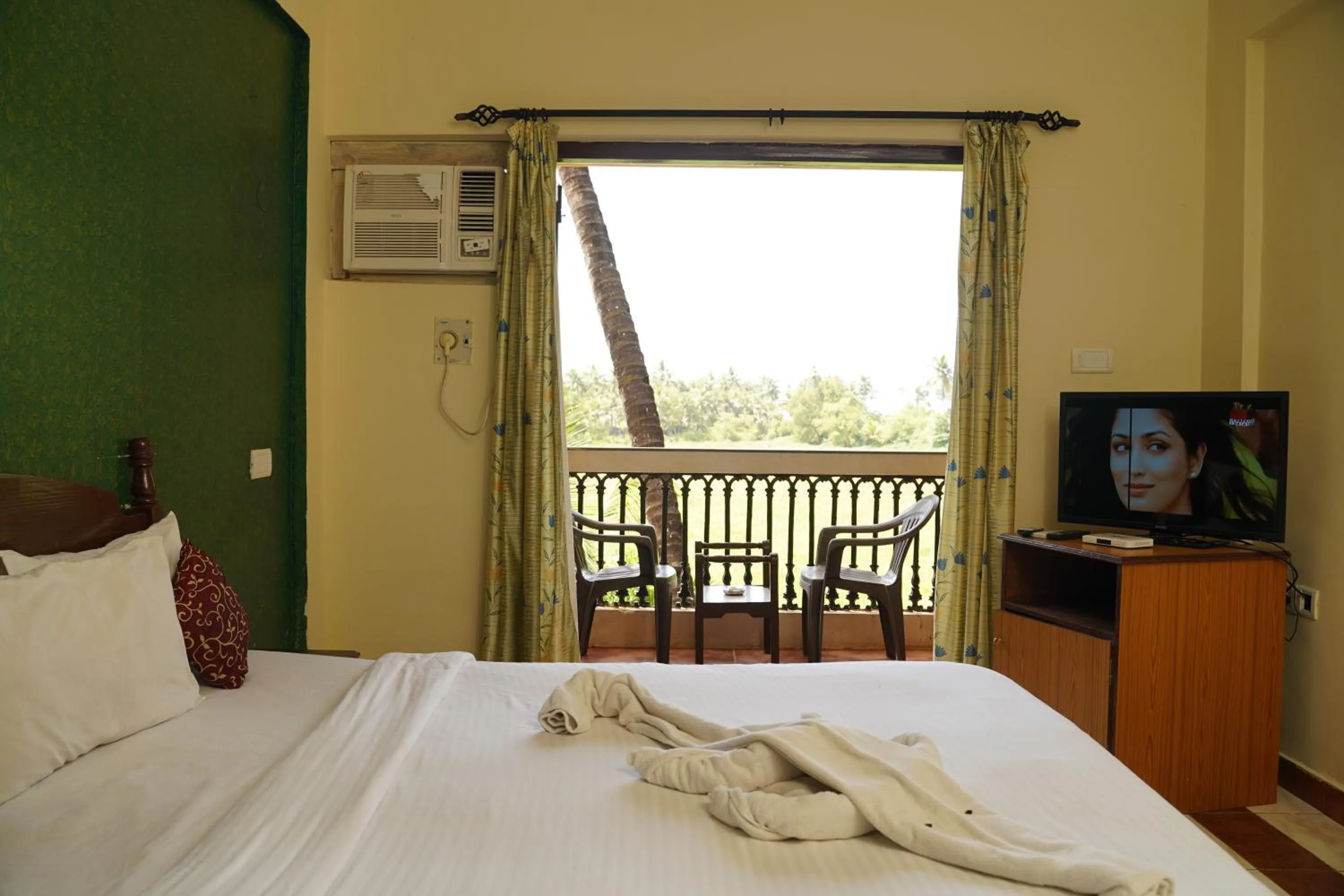 Balcony/Terrace, Bed in Alagoa Resort