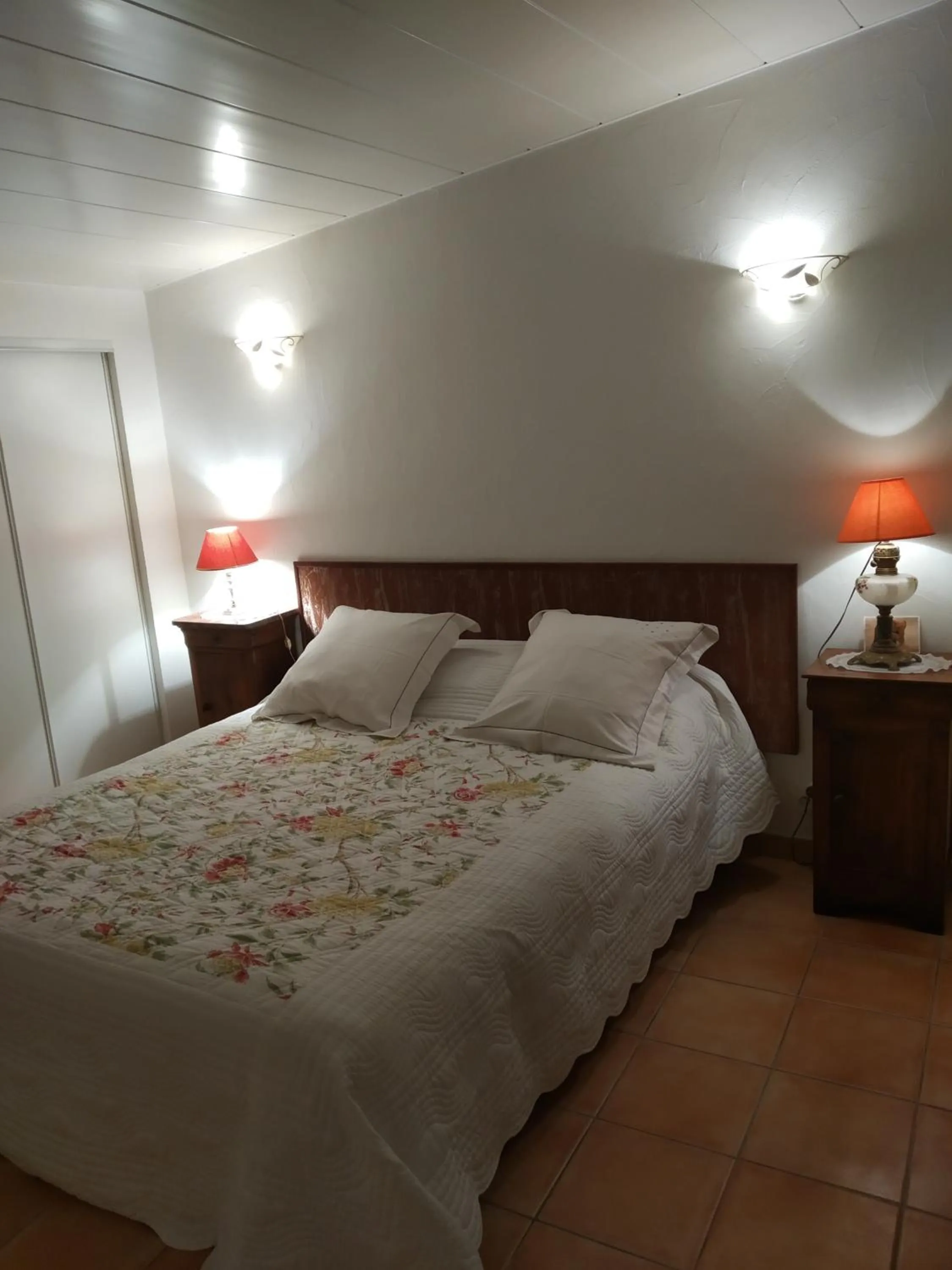Property building, Bed in Le Térébinthe B&B