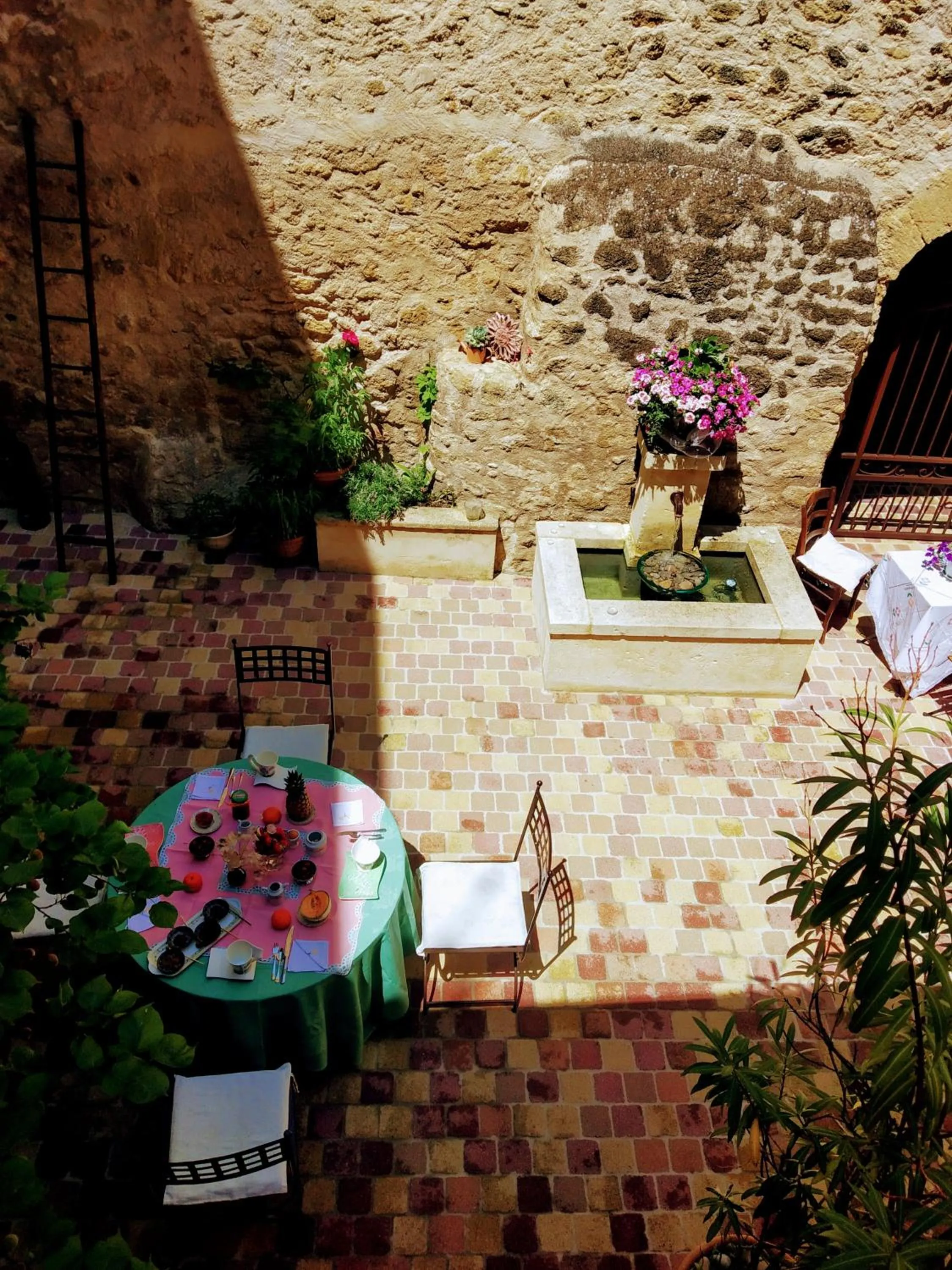 Patio in Le Térébinthe B&B