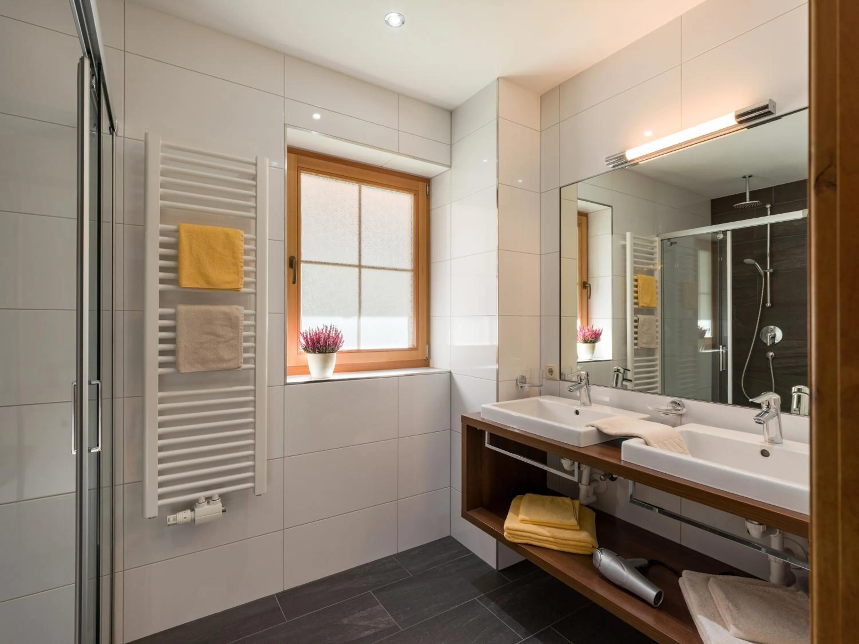 Shower in S'Dörfl Chalets