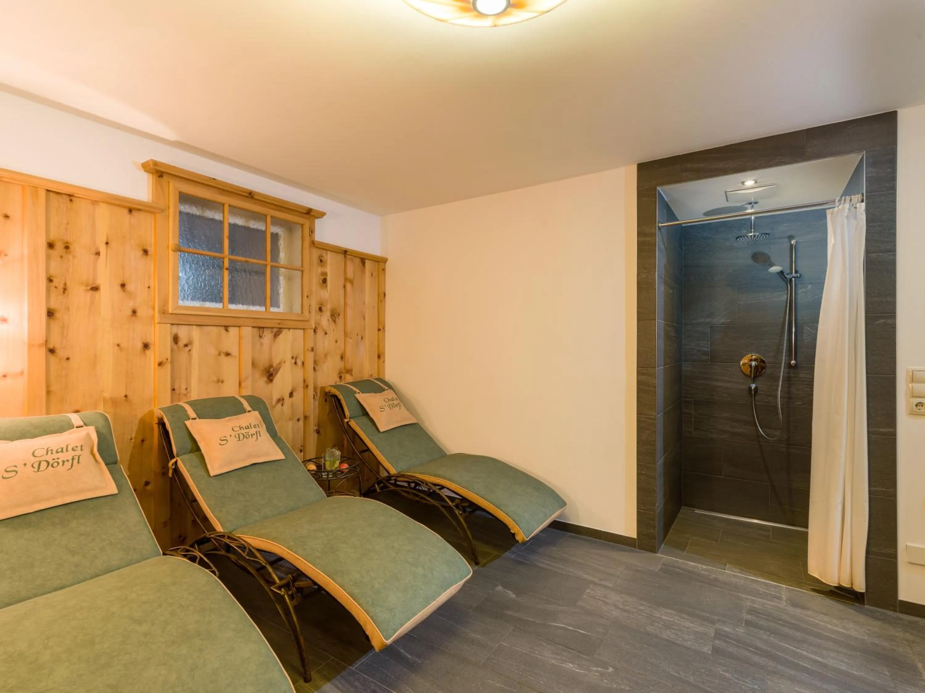 Shower in S'Dörfl Chalets