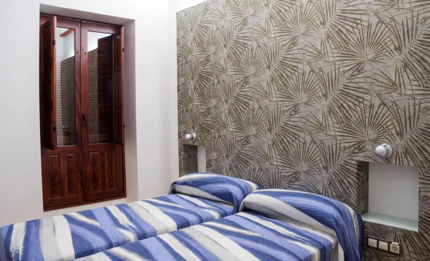Photo of the whole room, Bed in Hotel-Restaurante Casa Blava Alzira