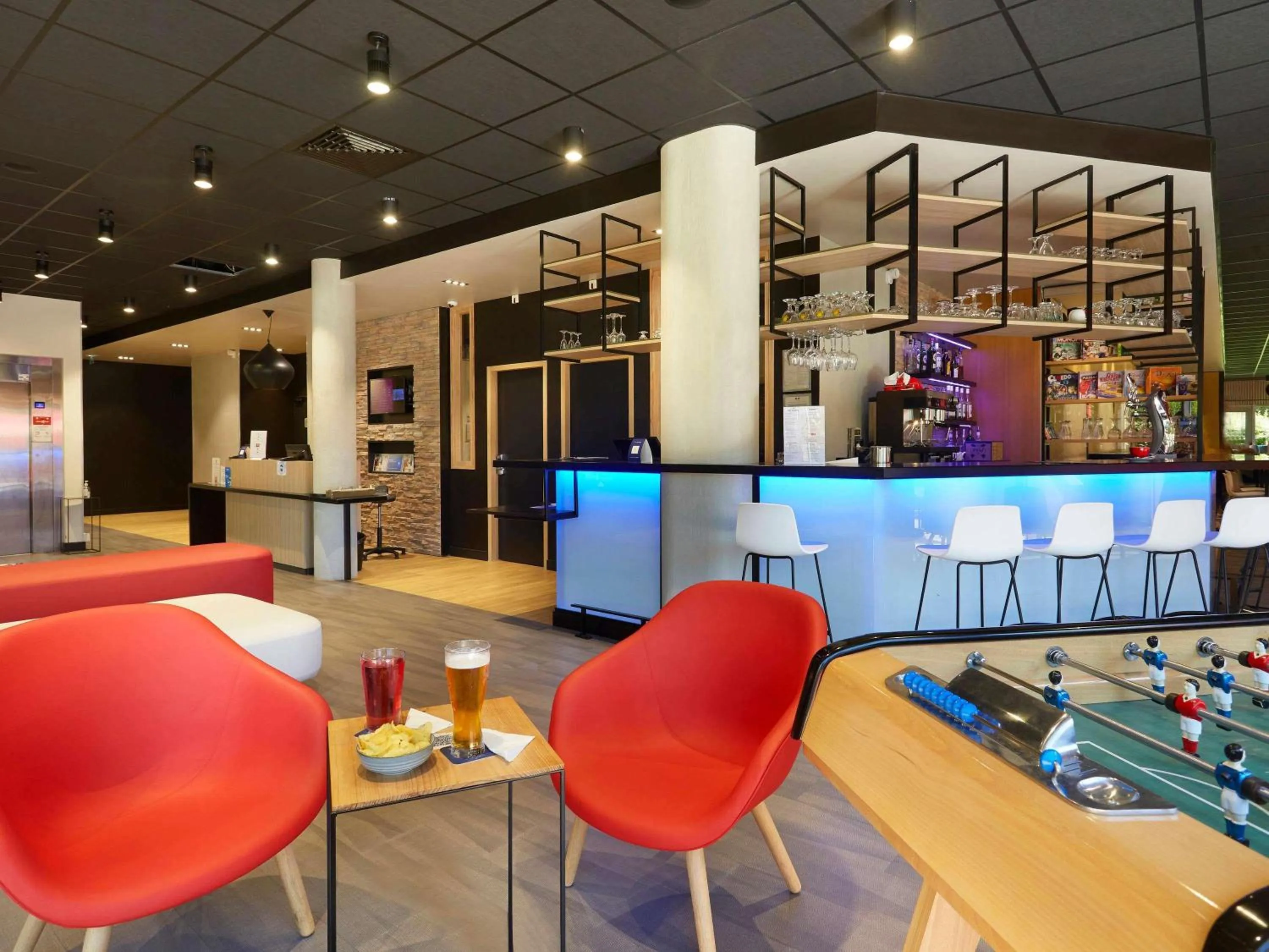 Lounge or bar in ibis Archamps Porte de Genève