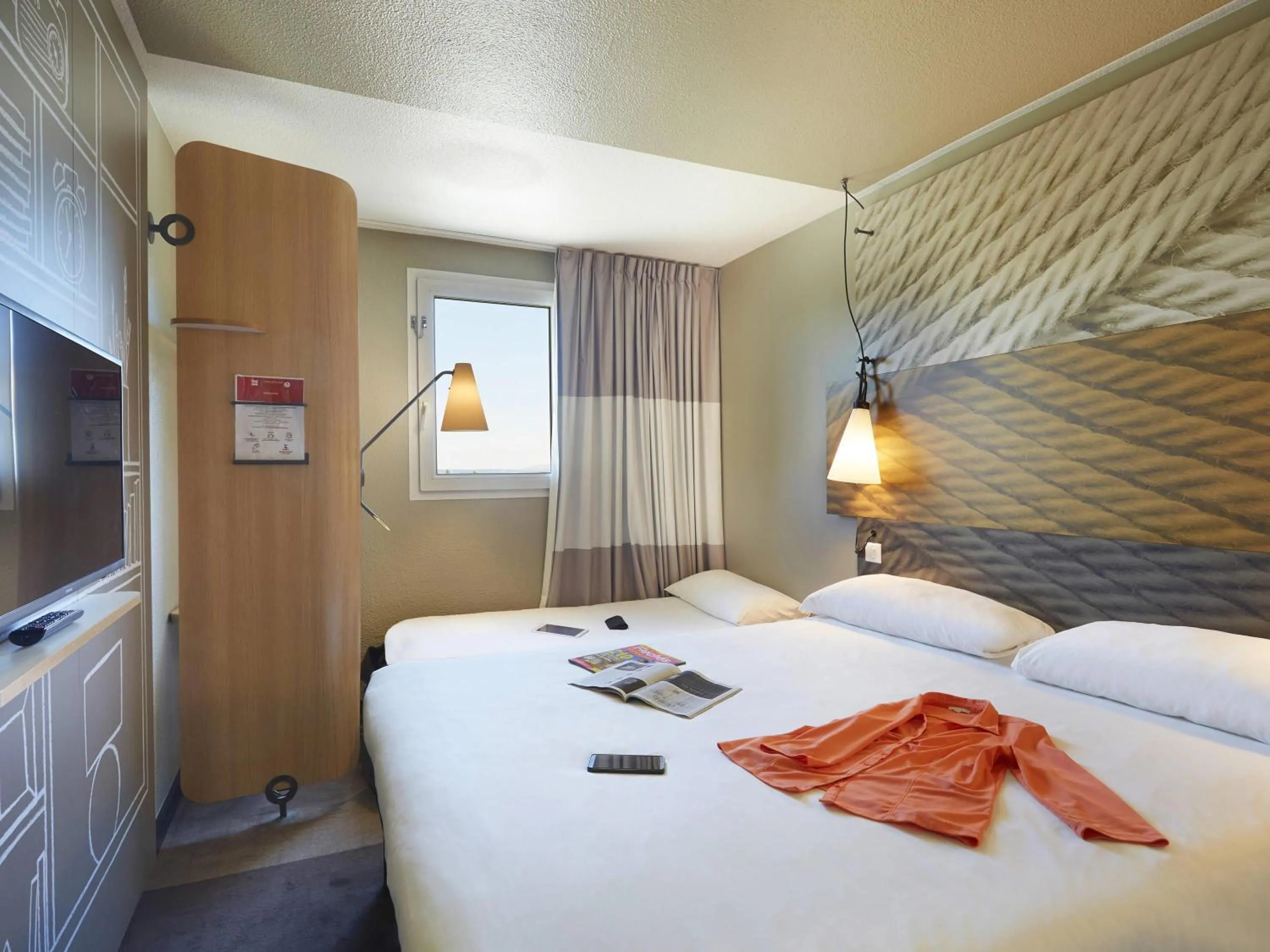 Bedroom, Bed in ibis Archamps Porte de Genève