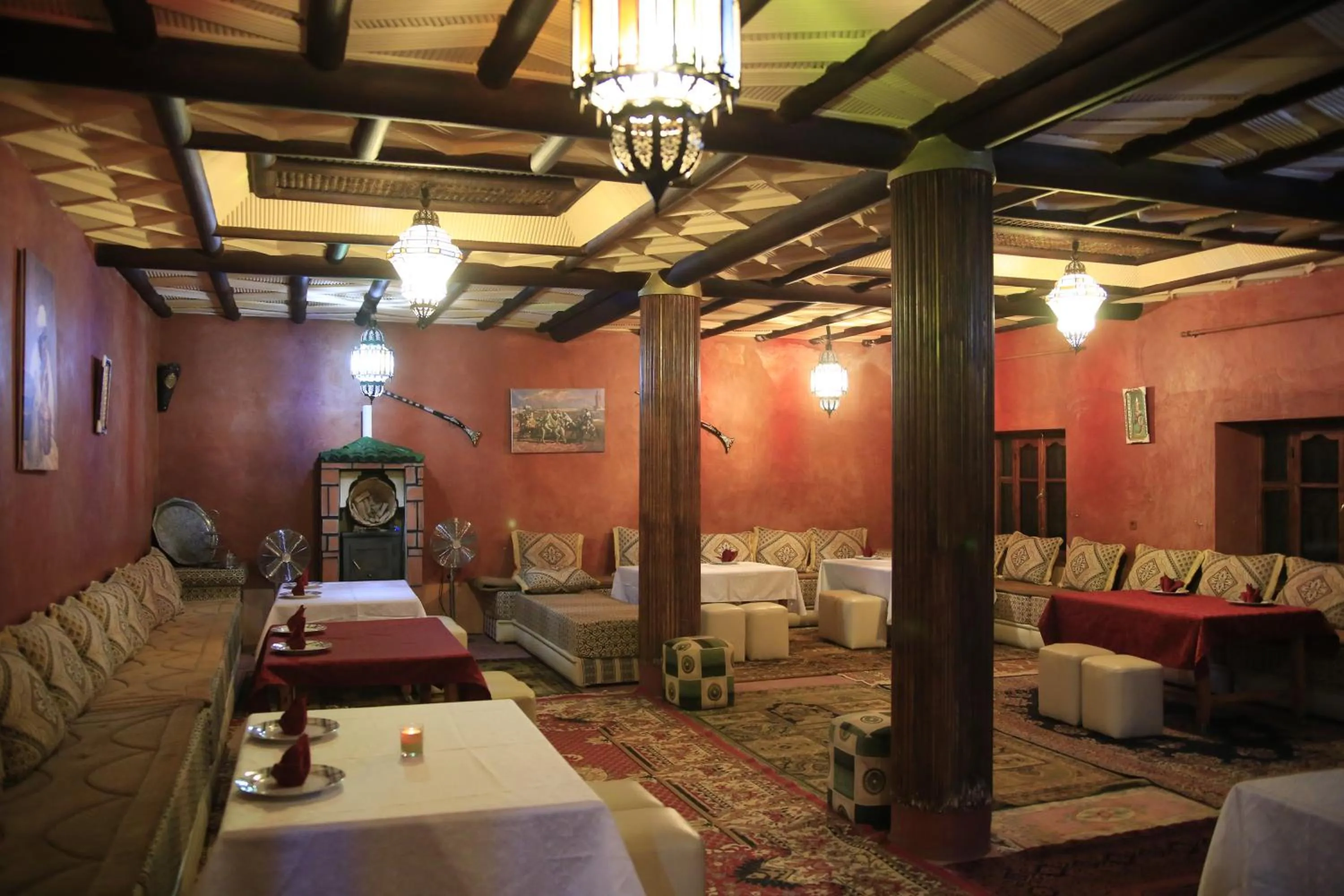 Restaurant/places to eat in Maison d'Hôtes Nouflla