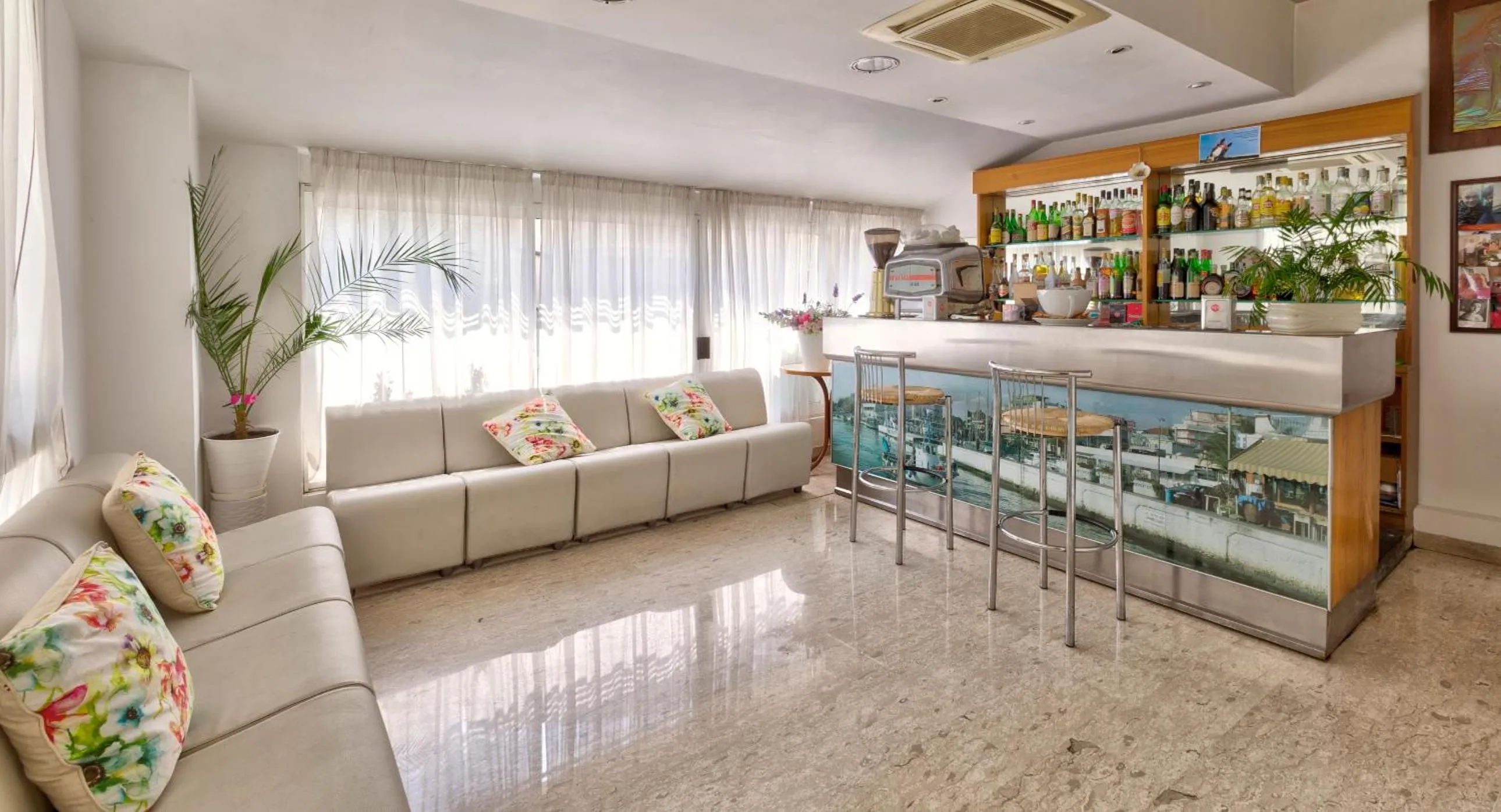 Lounge or bar in Hotel Roby