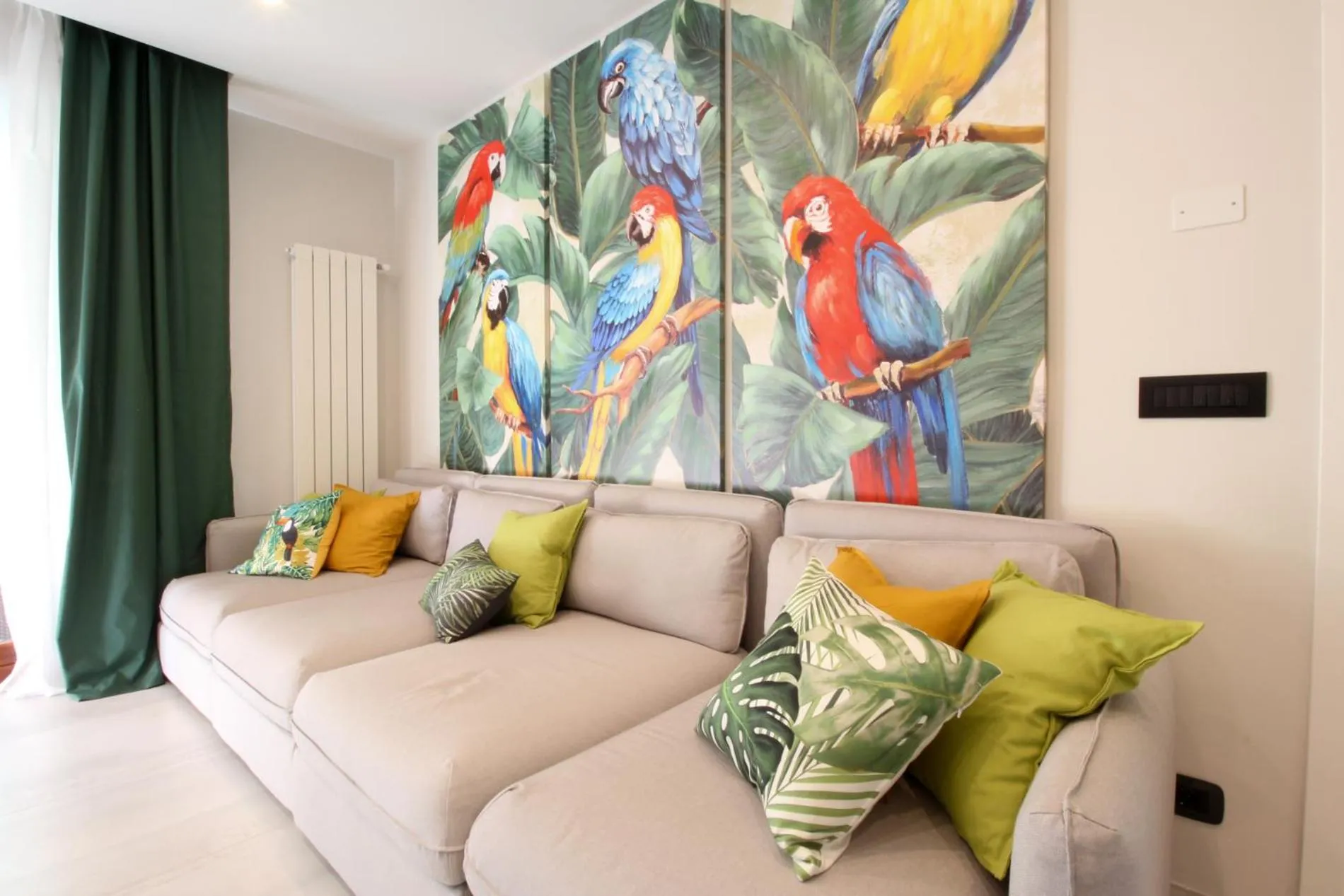 Parrots & Palms