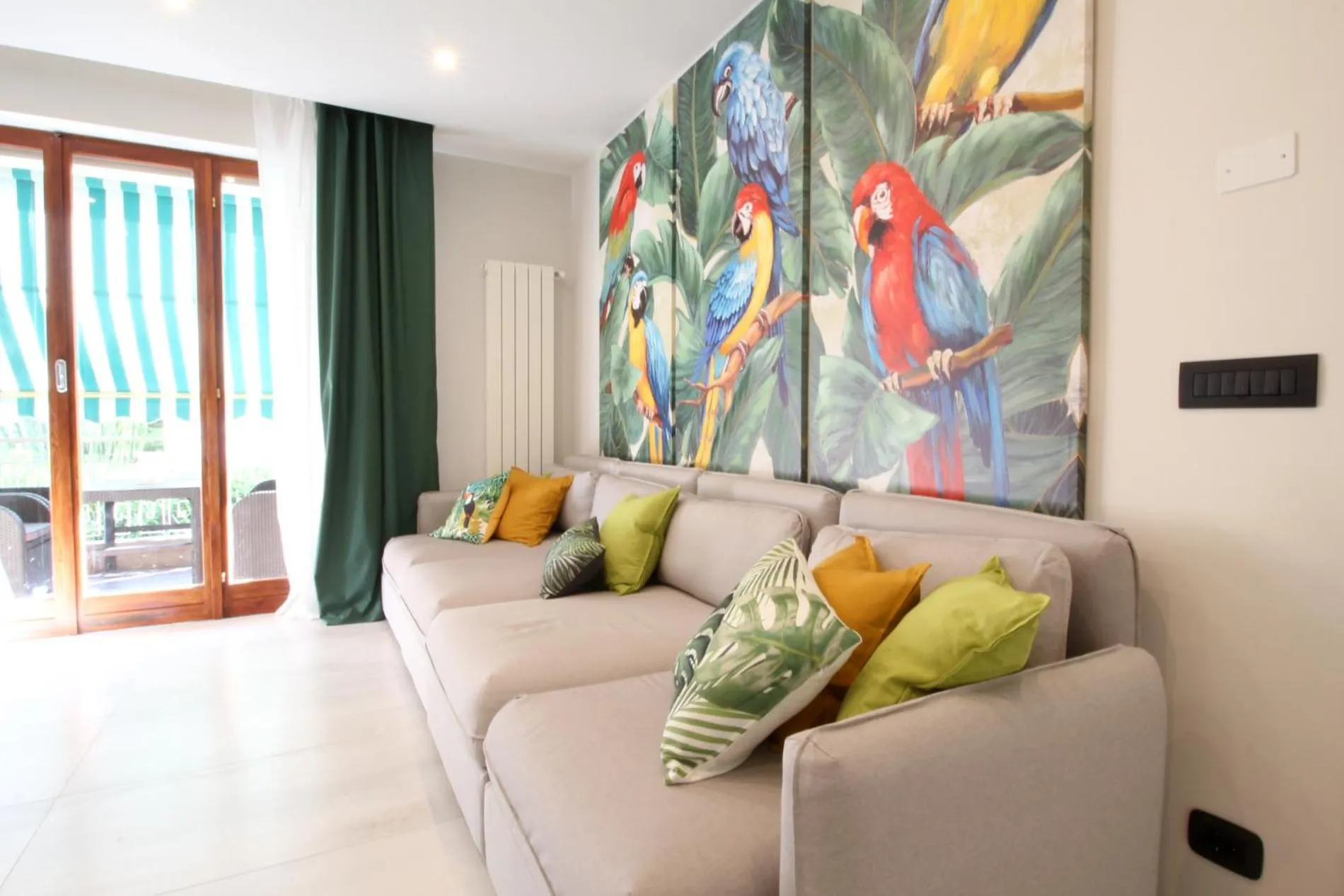Parrots & Palms