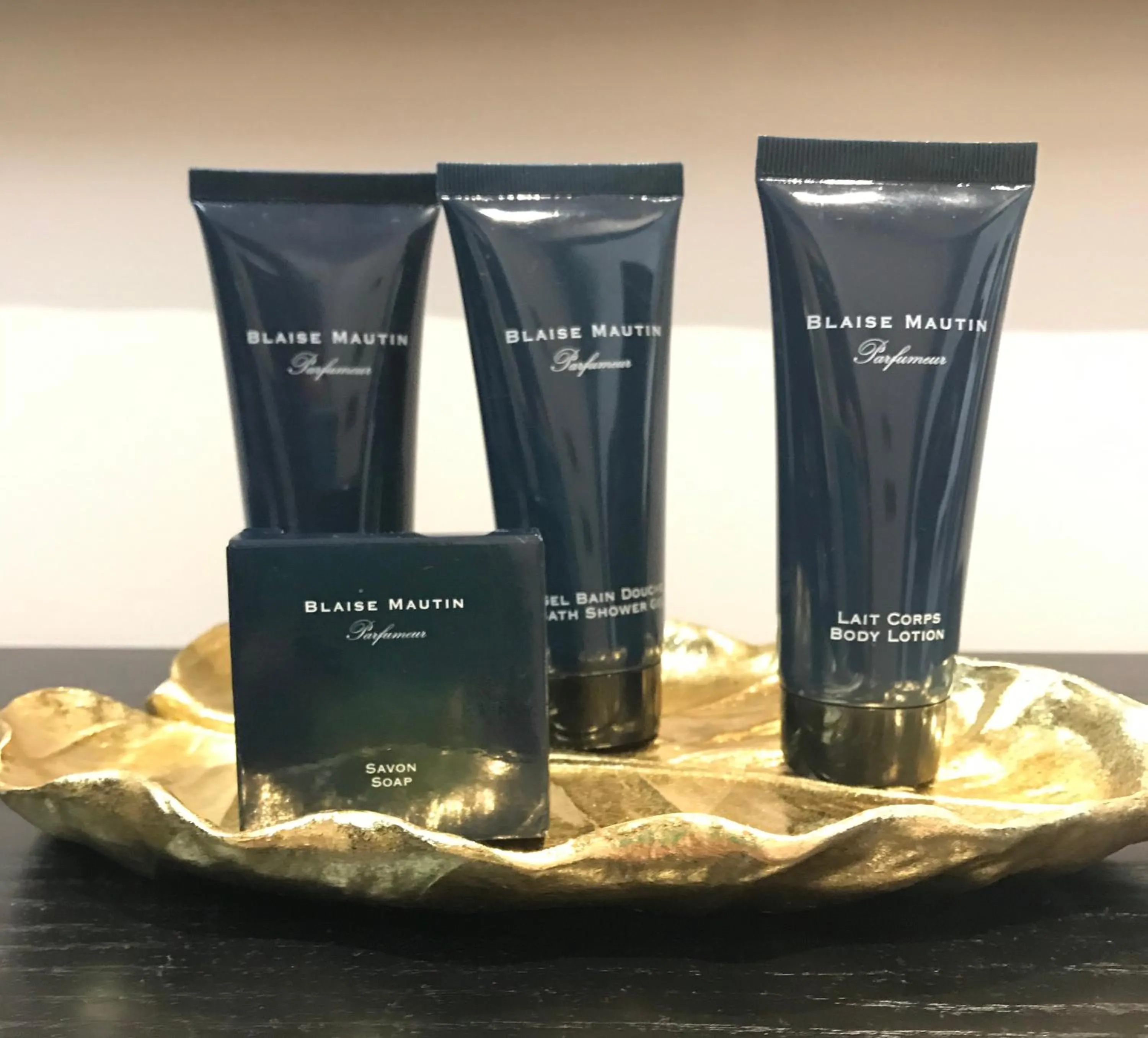 Bathroom in Spanish Diamond Luxury Suites & Jacuzzi