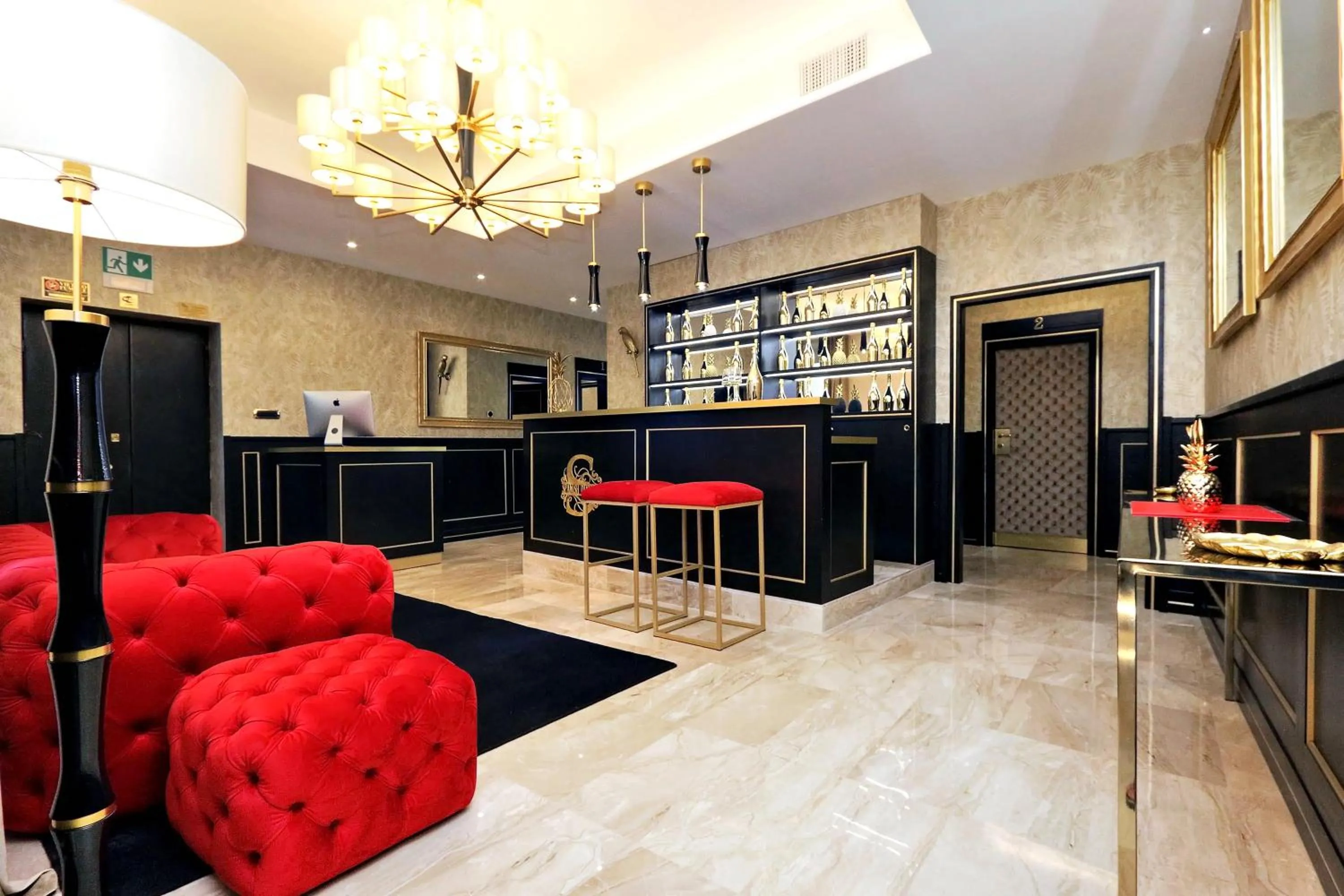 Lounge or bar in Spanish Diamond Luxury Suites & Jacuzzi