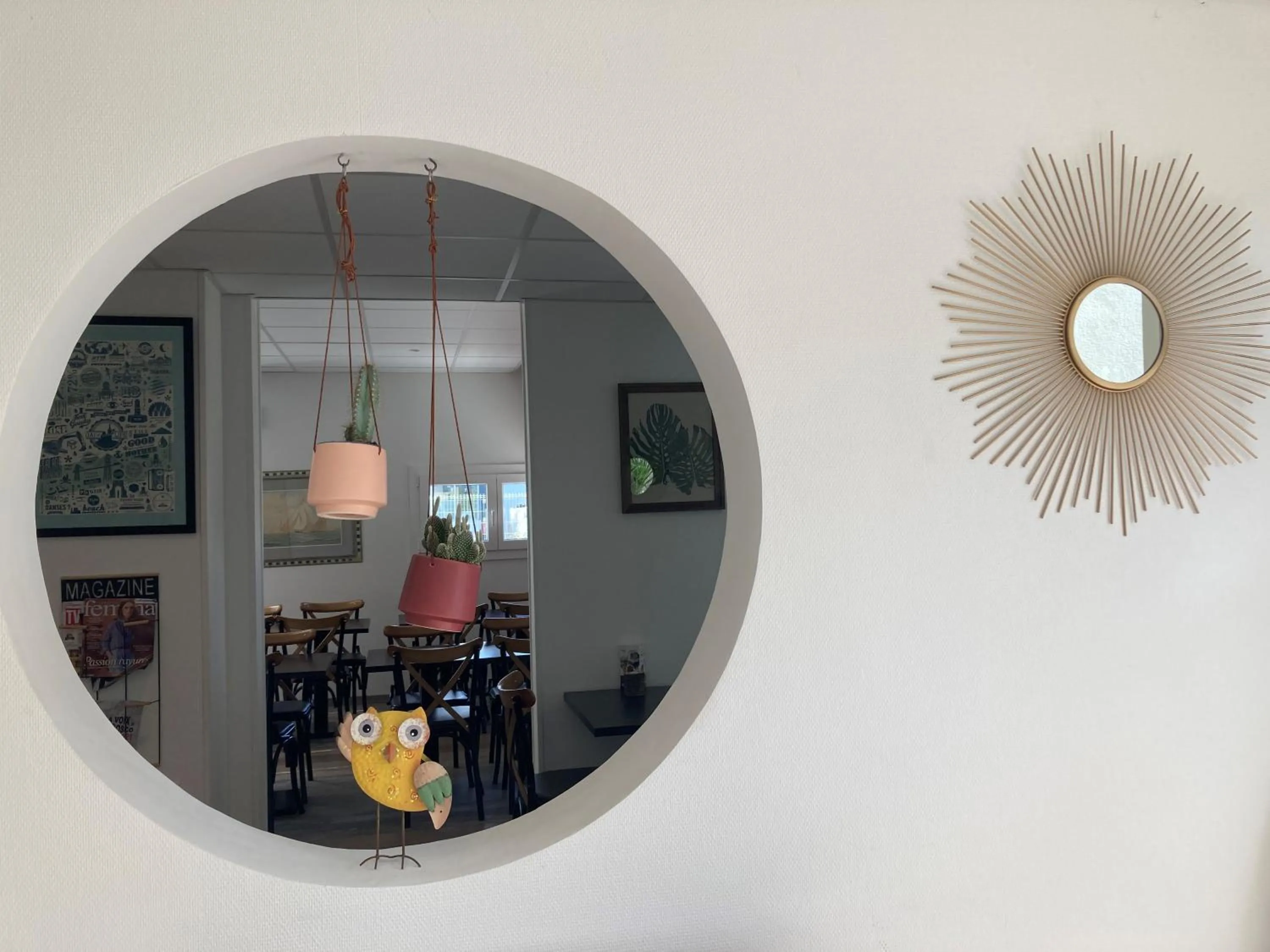 Decorative detail in Contact Hôtel Marseille Aubagne