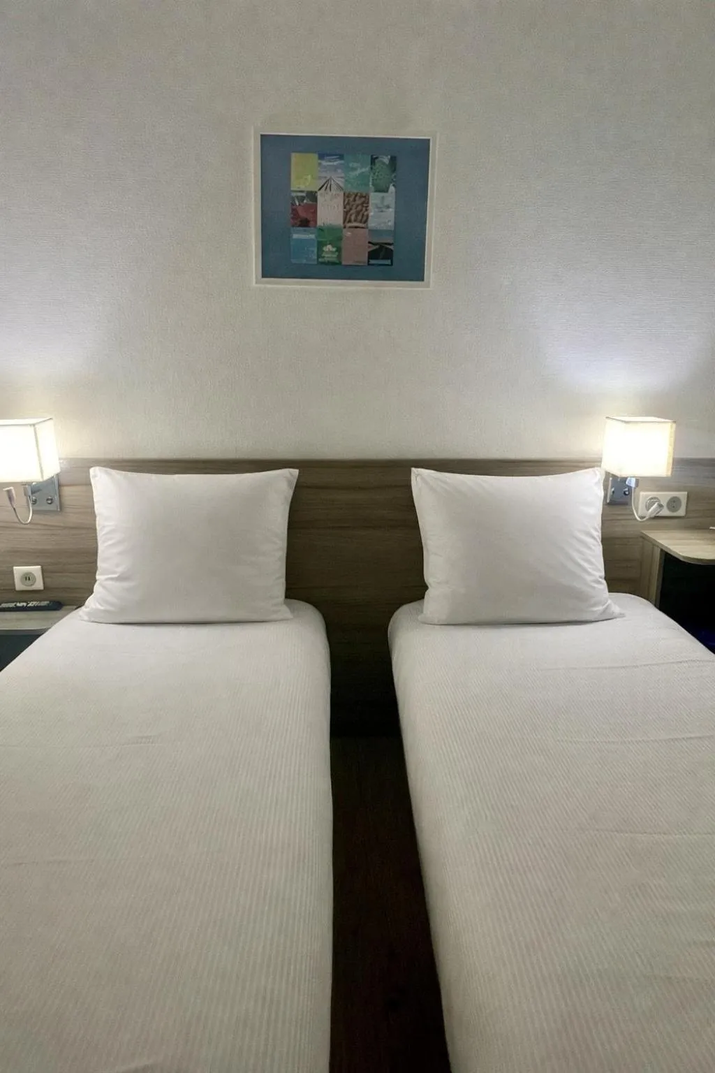 Bedroom, Bed in Contact Hôtel Marseille Aubagne