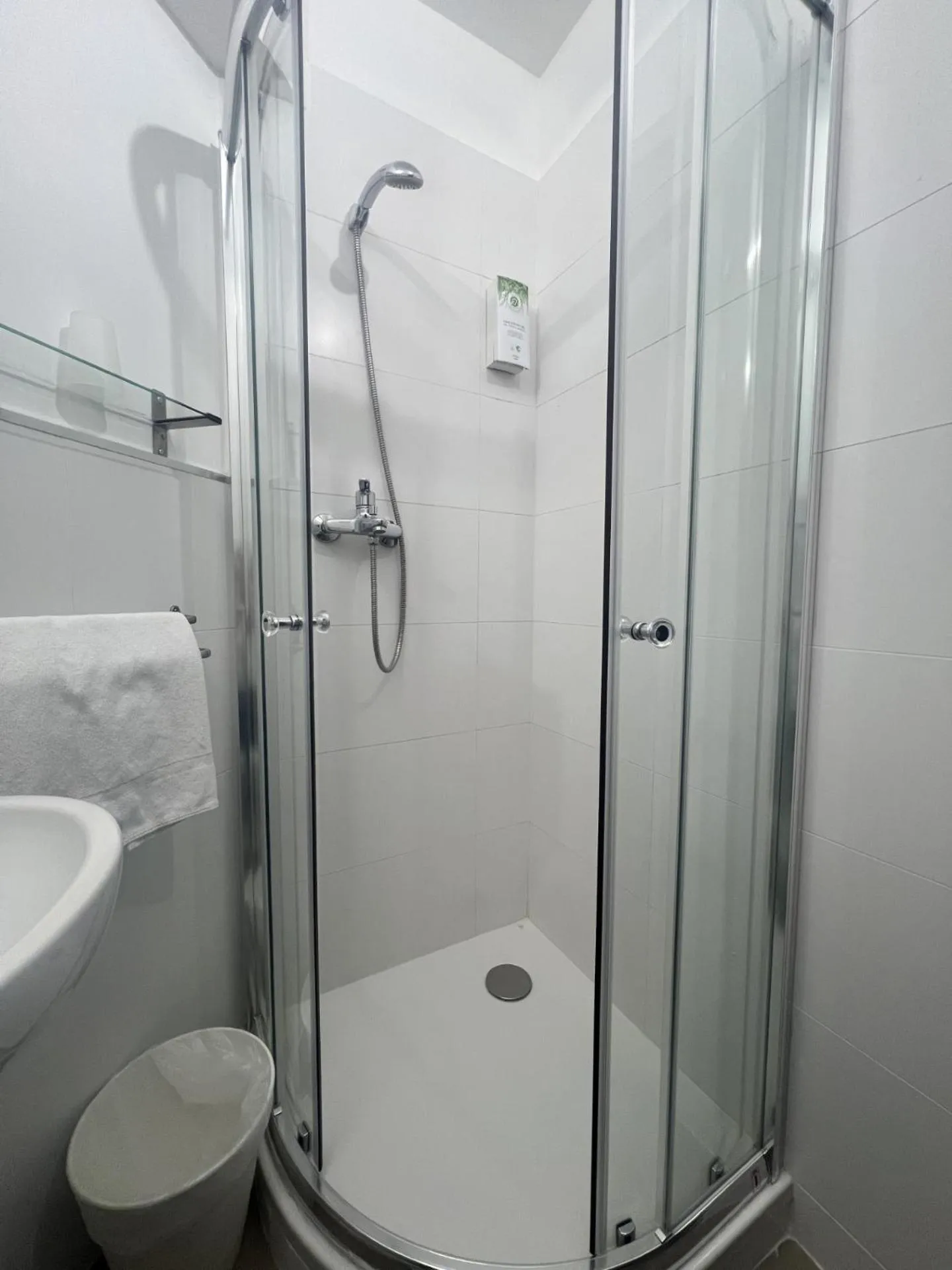 Bathroom in Contact Hôtel Marseille Aubagne