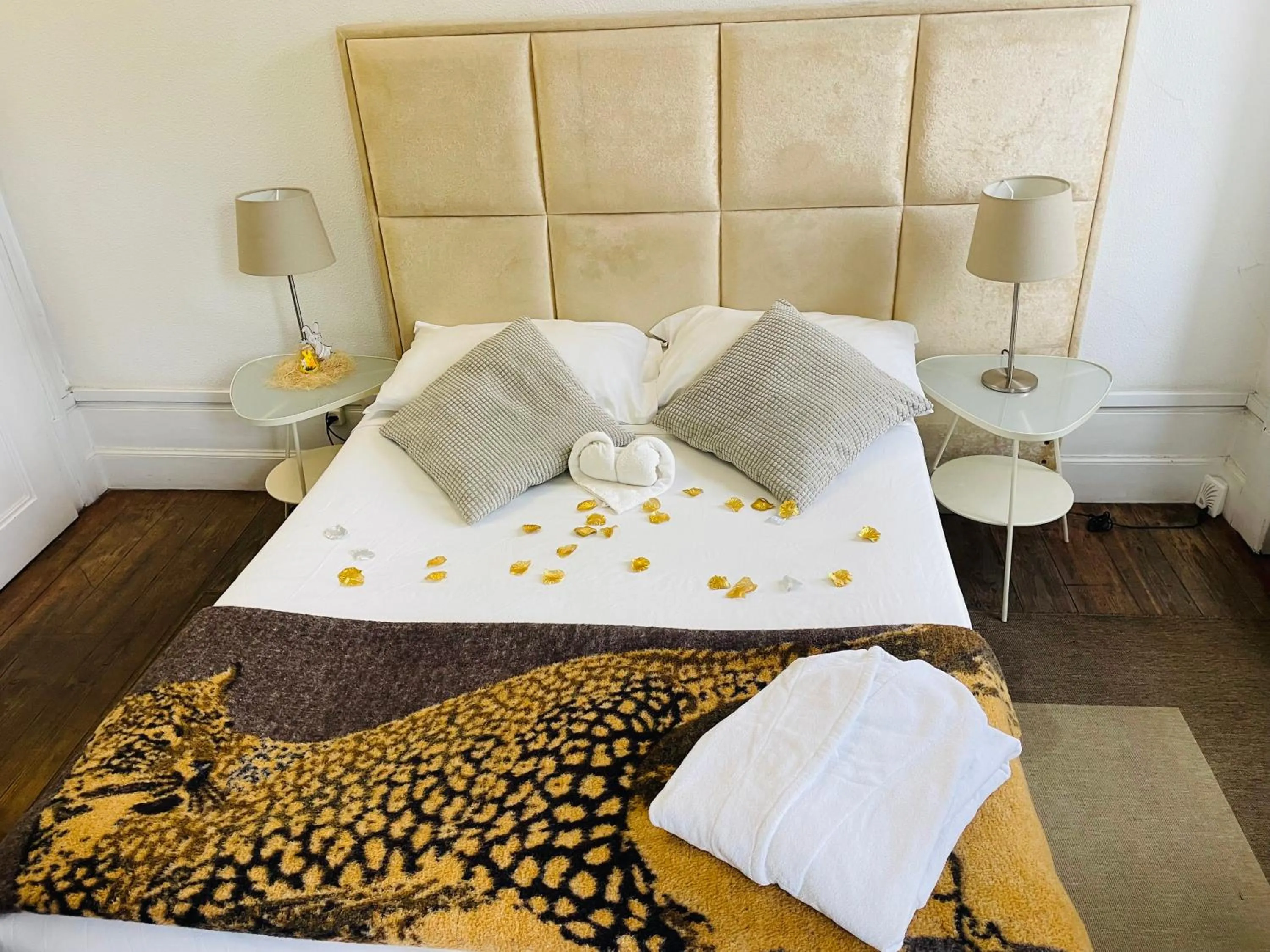 Bed in WW Hostel & Suites