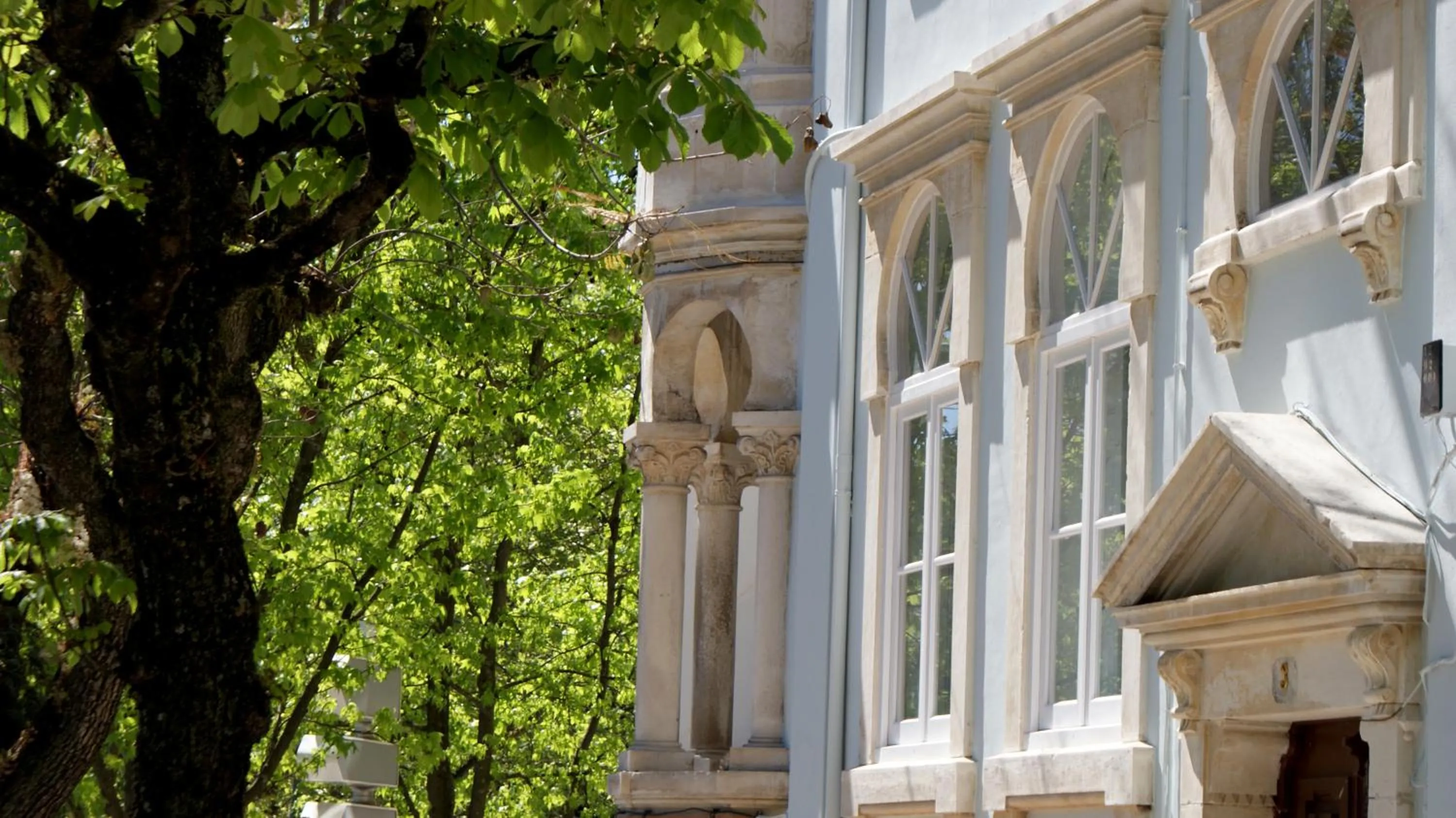 Facade/entrance in WW Hostel & Suites