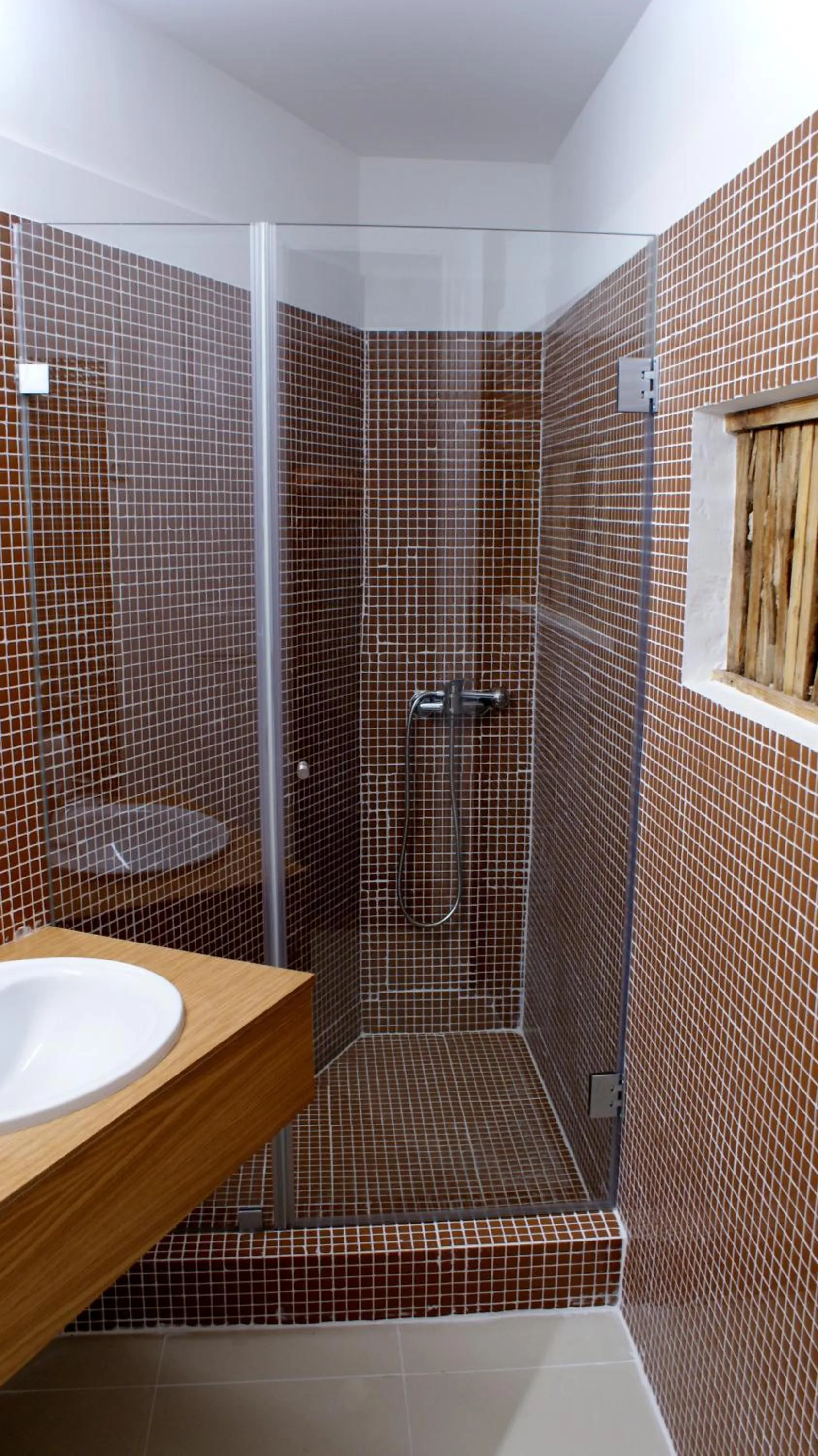 Bathroom in WW Hostel & Suites