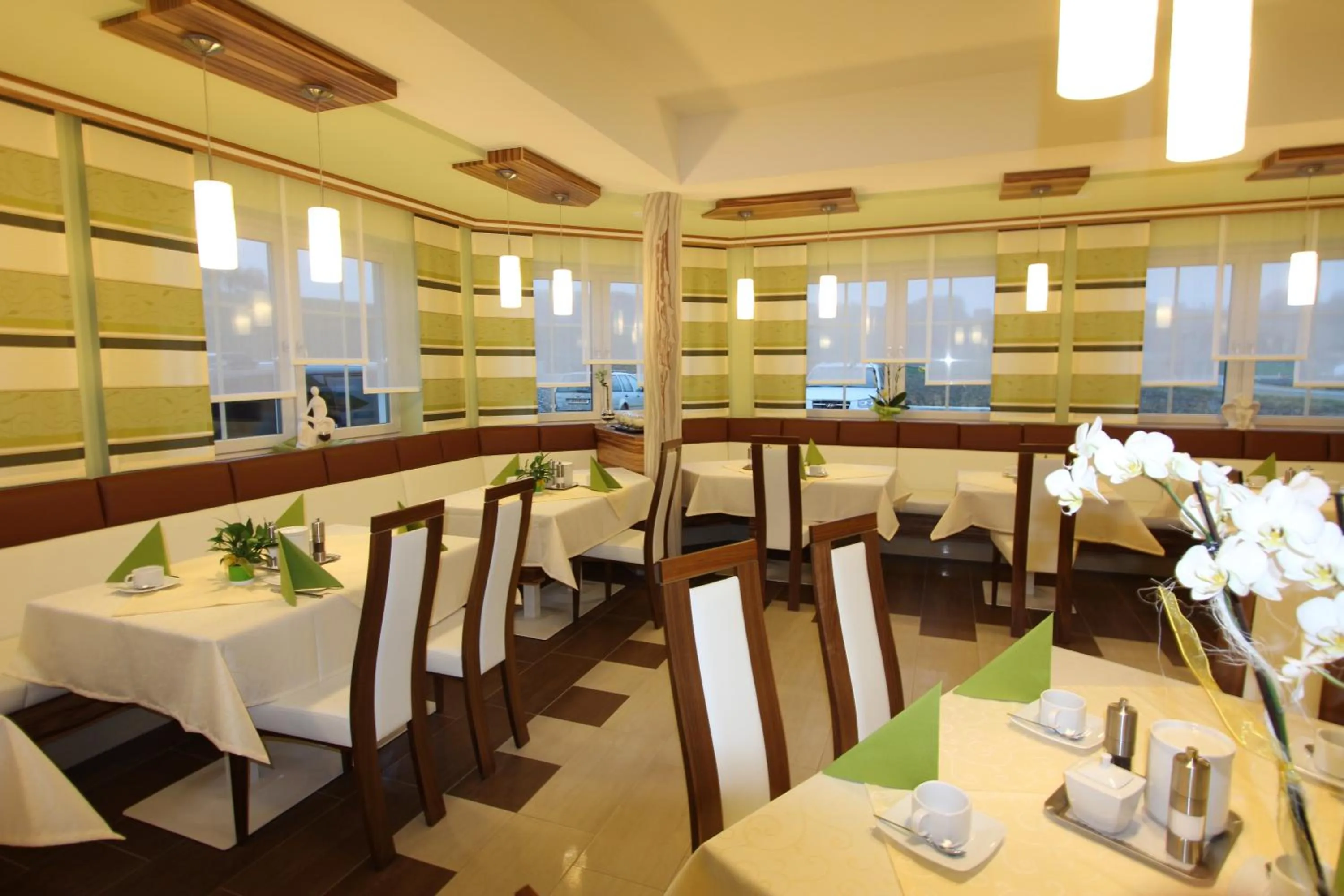 Restaurant/places to eat in Hotel Garni Thermenglück