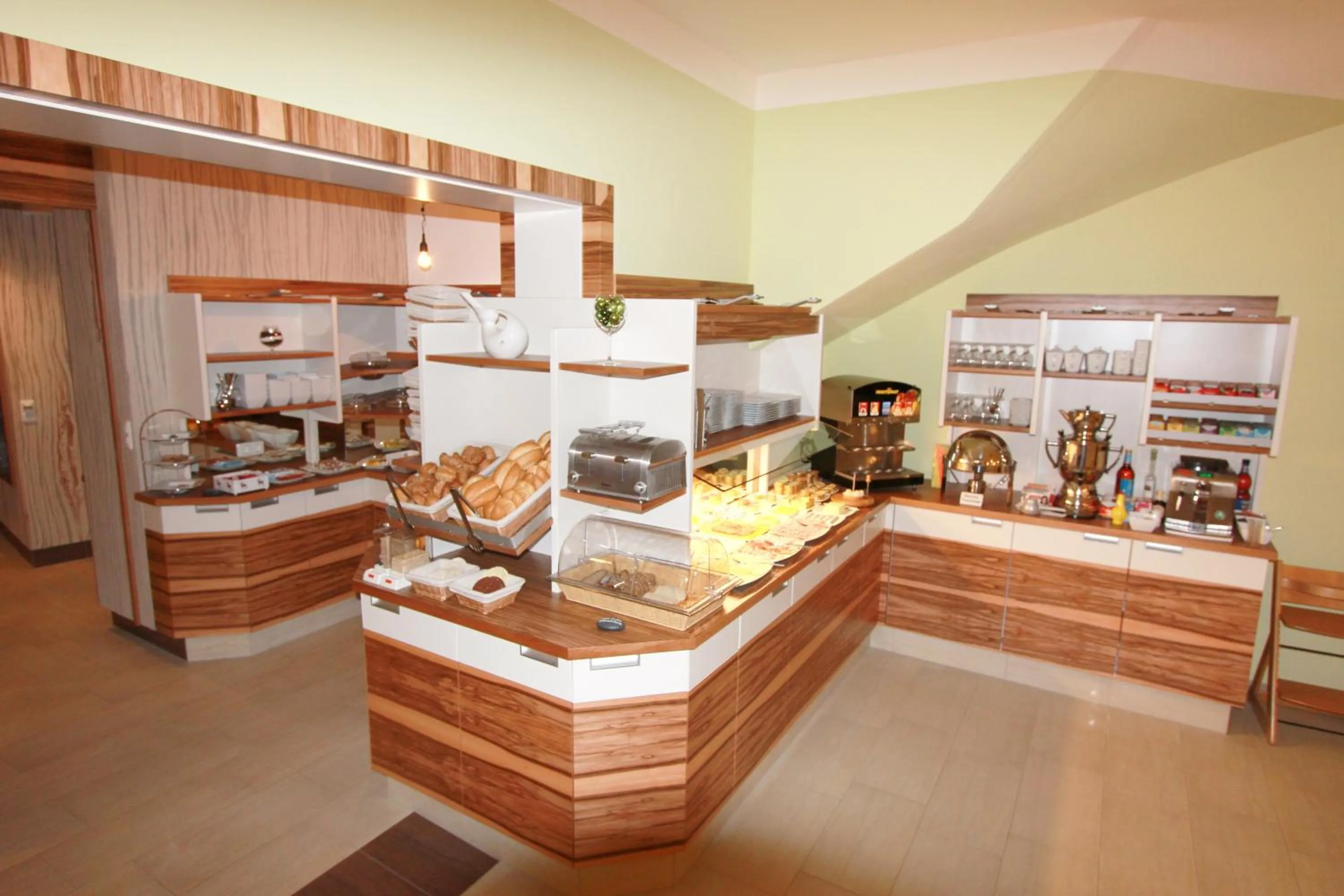 Restaurant/places to eat in Hotel Garni Thermenglück