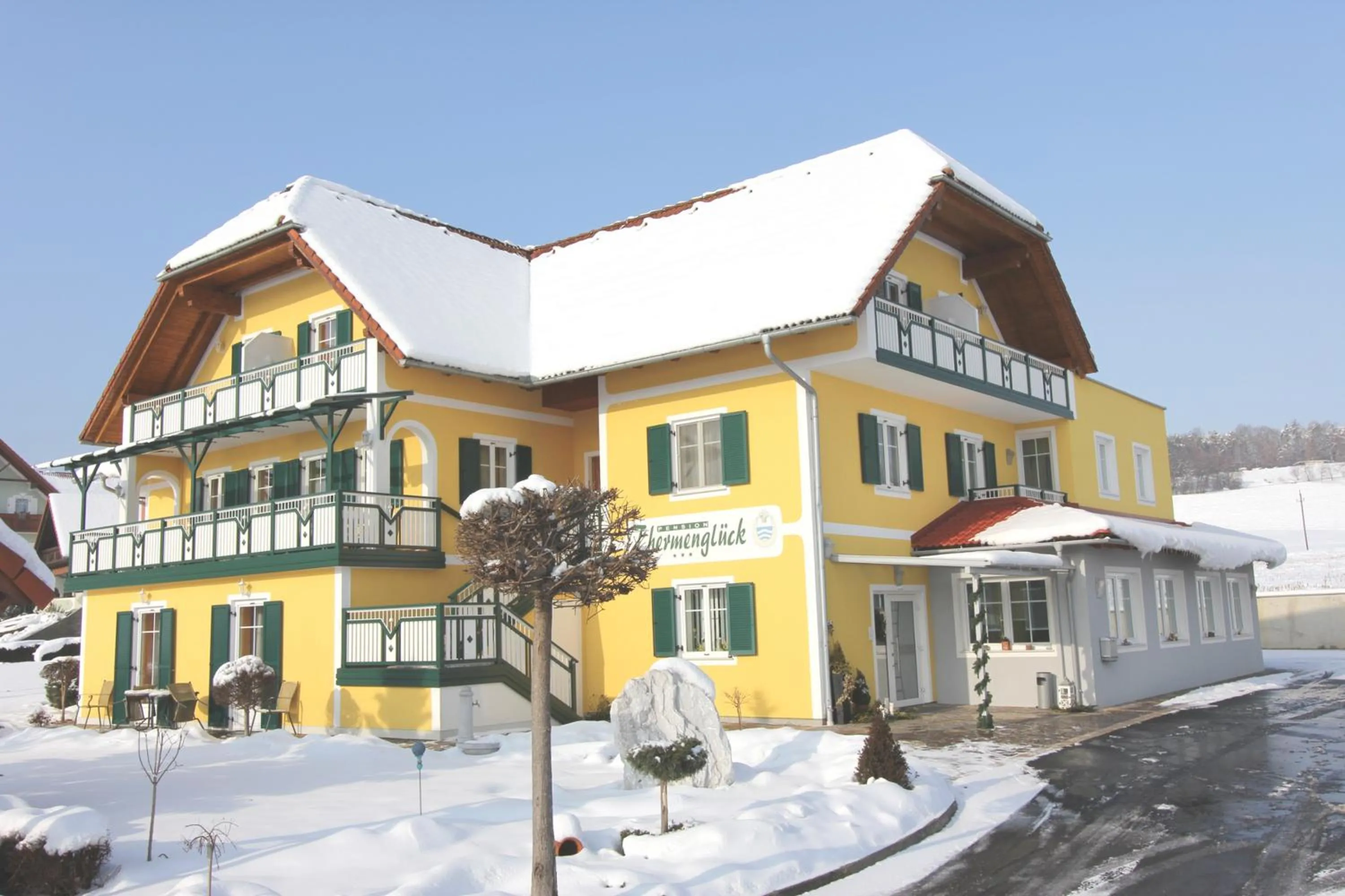 Property building in Hotel Garni Thermenglück