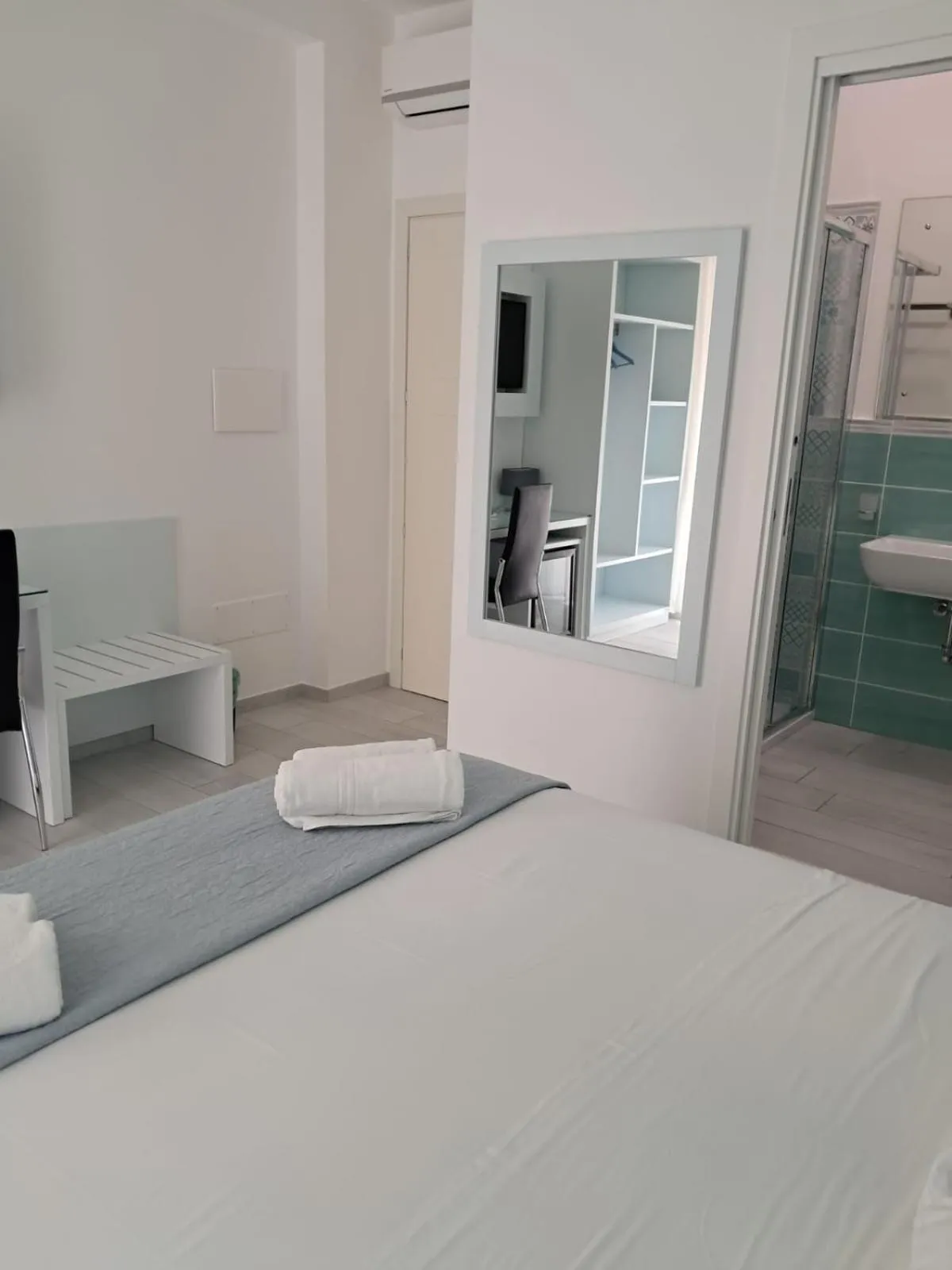 Photo of the whole room in Dreams Tropea Mare "Parking Private"