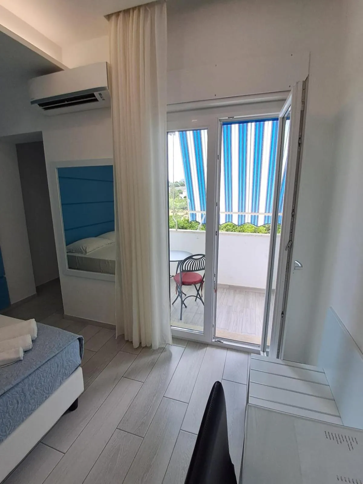 Photo of the whole room in Dreams Tropea Mare "Parking Private"