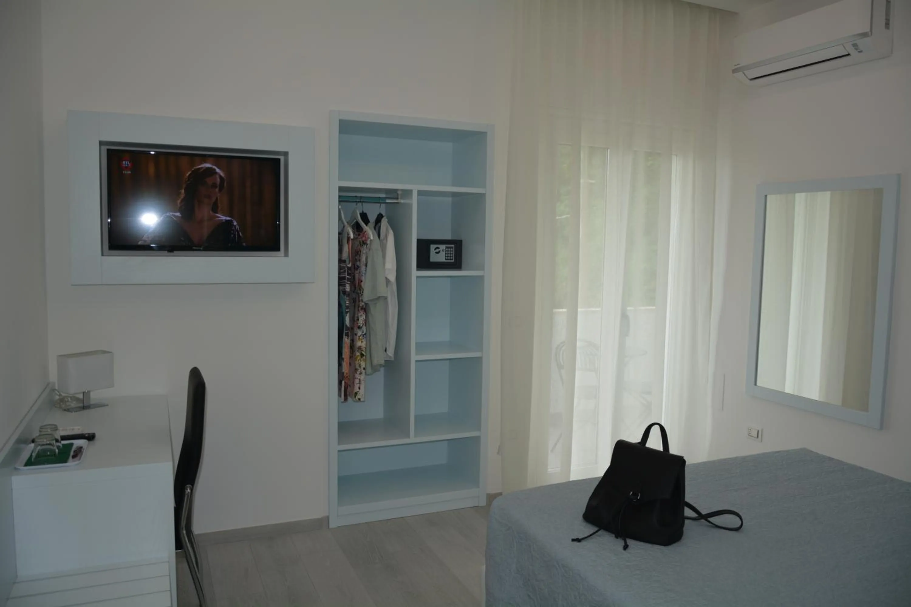 TV and multimedia in Dreams Tropea Mare "Parking Private"