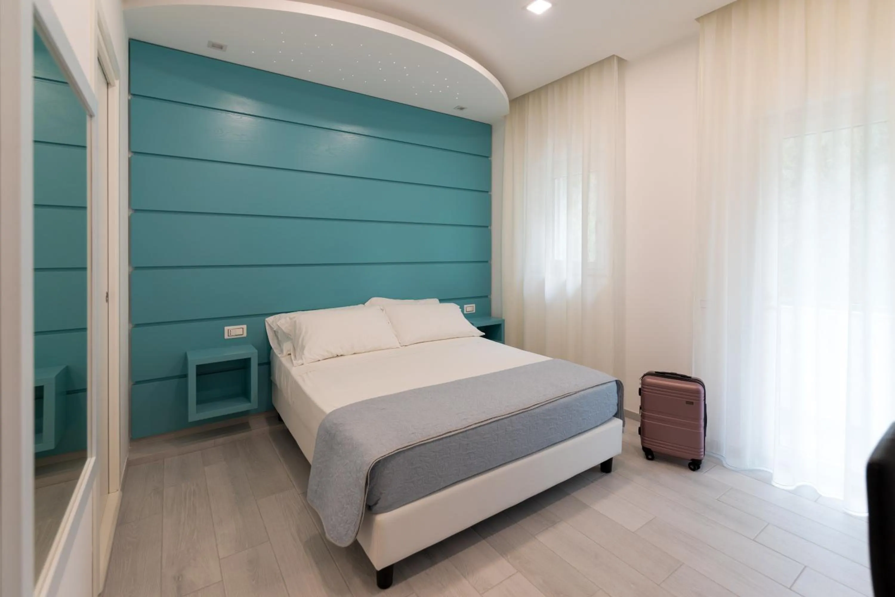 Photo of the whole room in Dreams Tropea Mare "Parking Private"