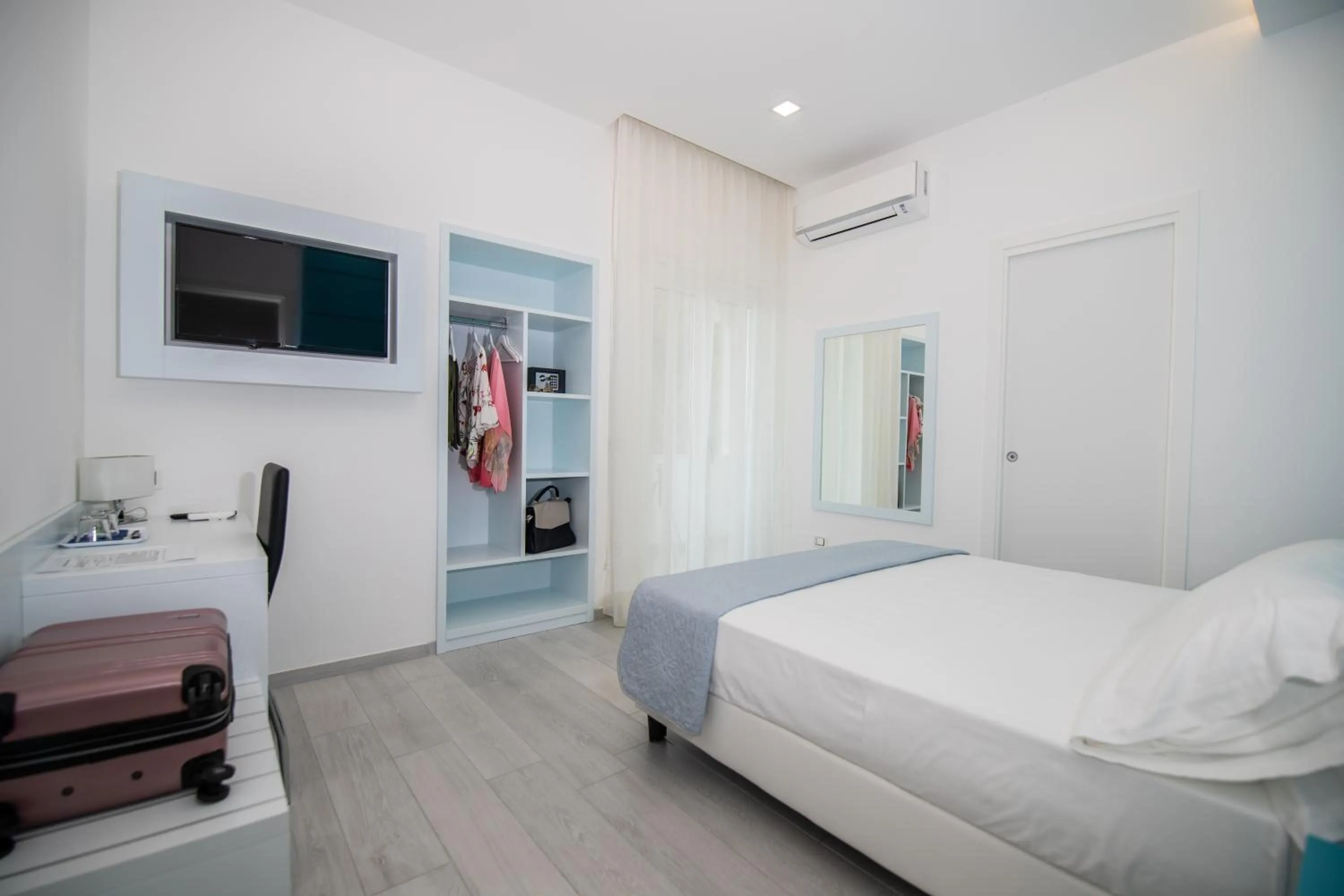 Photo of the whole room in Dreams Tropea Mare "Parking Private"