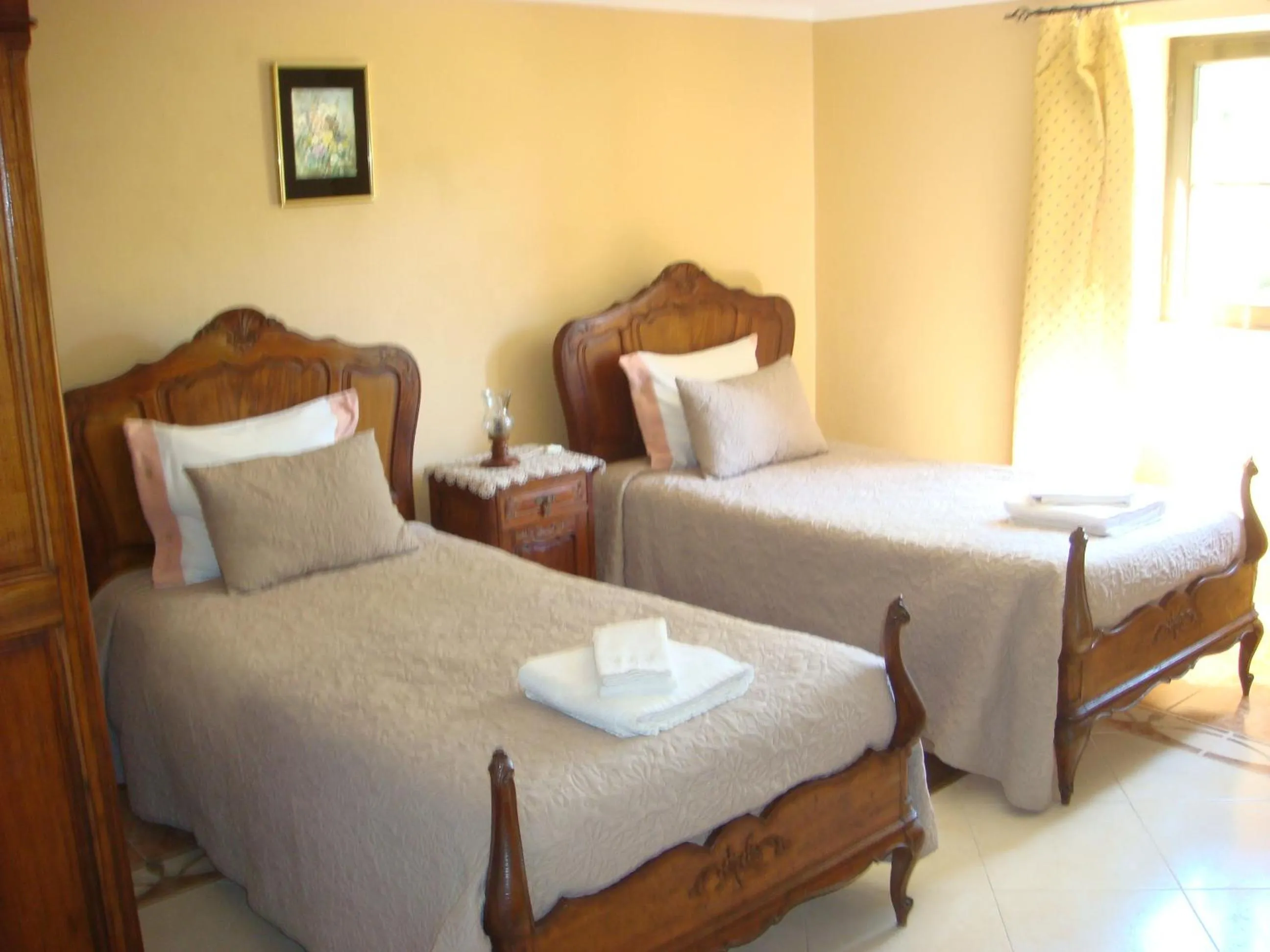 Decorative detail, Bed in Casa De Hospedes Flor Do Jardim