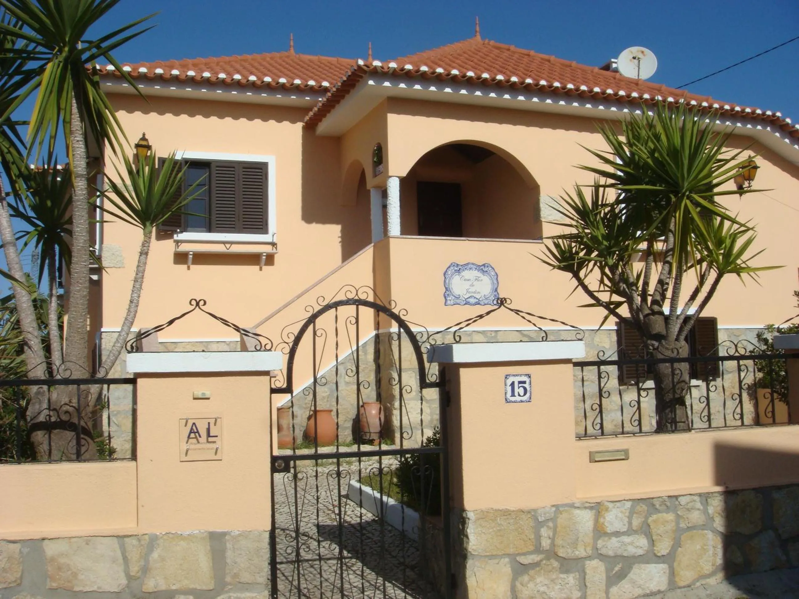 Property logo or sign in Casa De Hospedes Flor Do Jardim