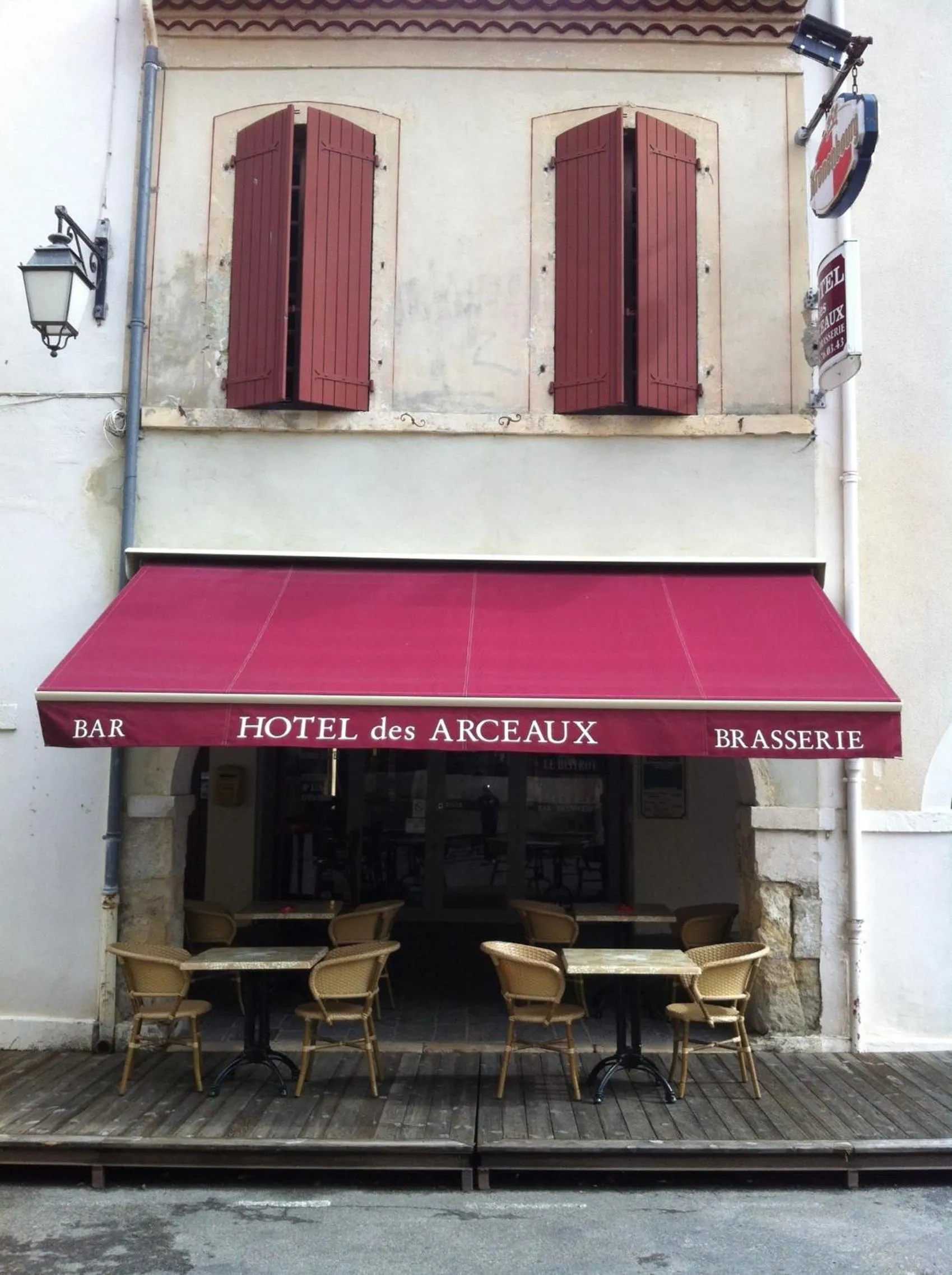 Facade/entrance in Hôtel Des Arceaux