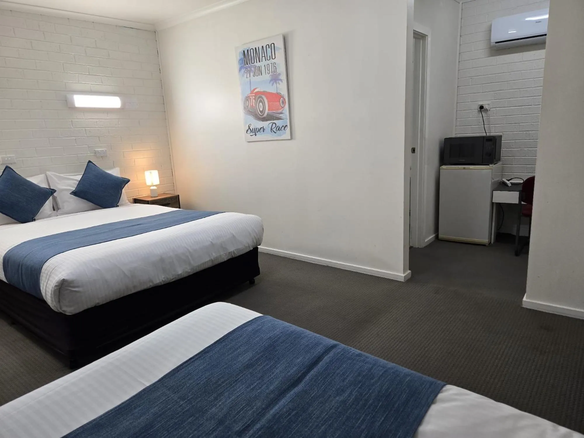 Bed in KooWeeRup Motel