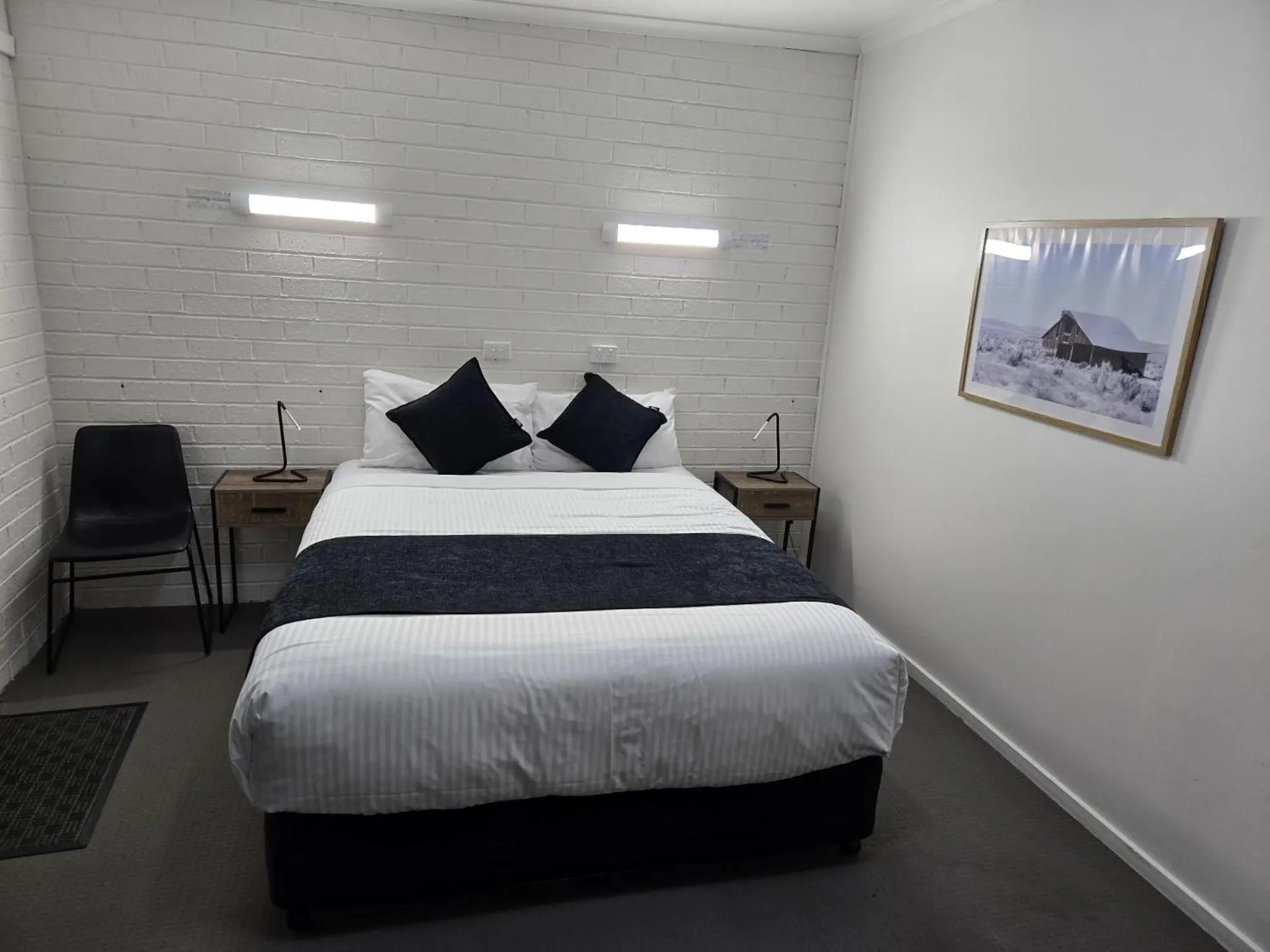 Bed in KooWeeRup Motel