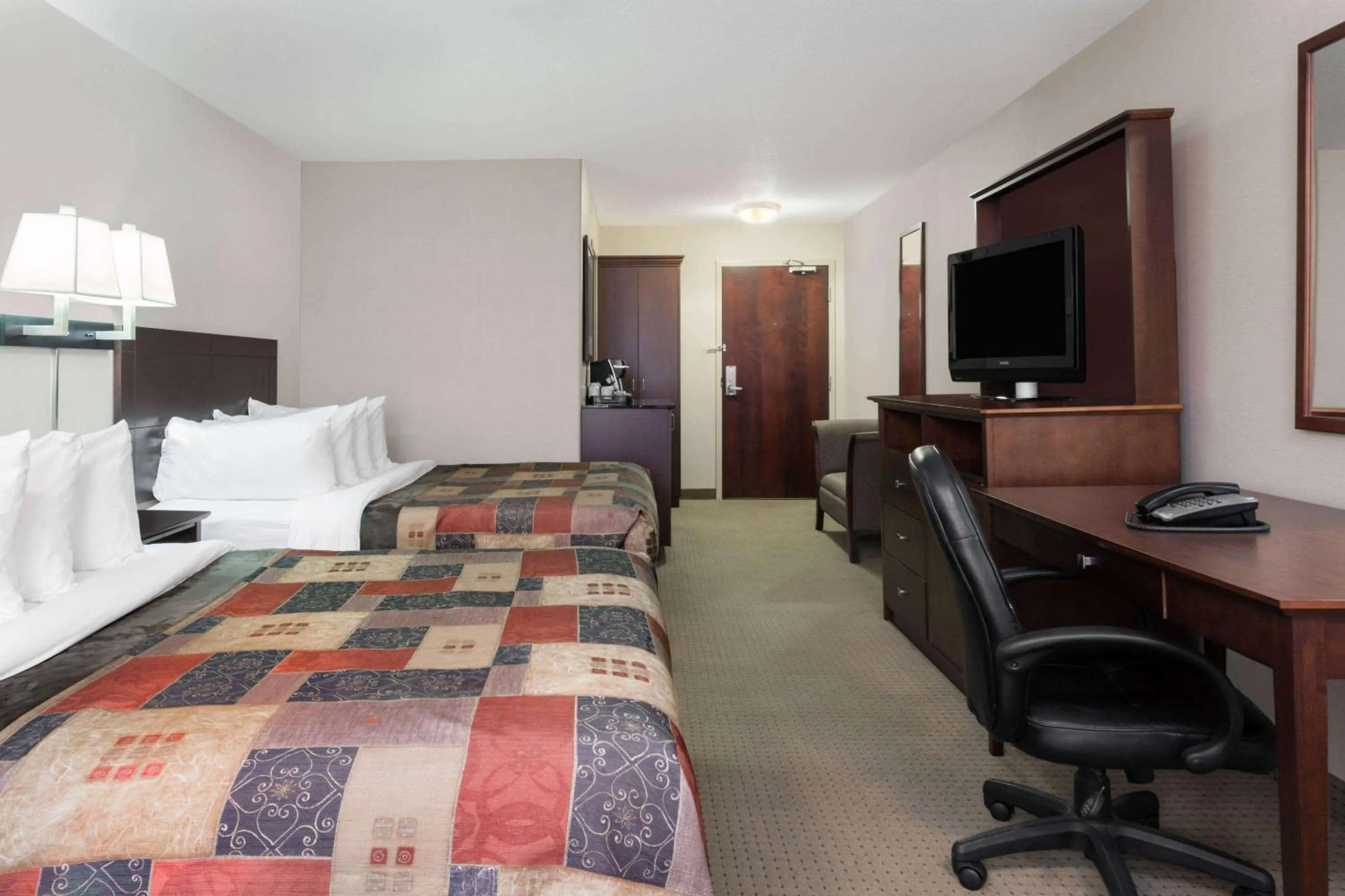 Photo of the whole room, Bed in Ramada by Wyndham Weyburn