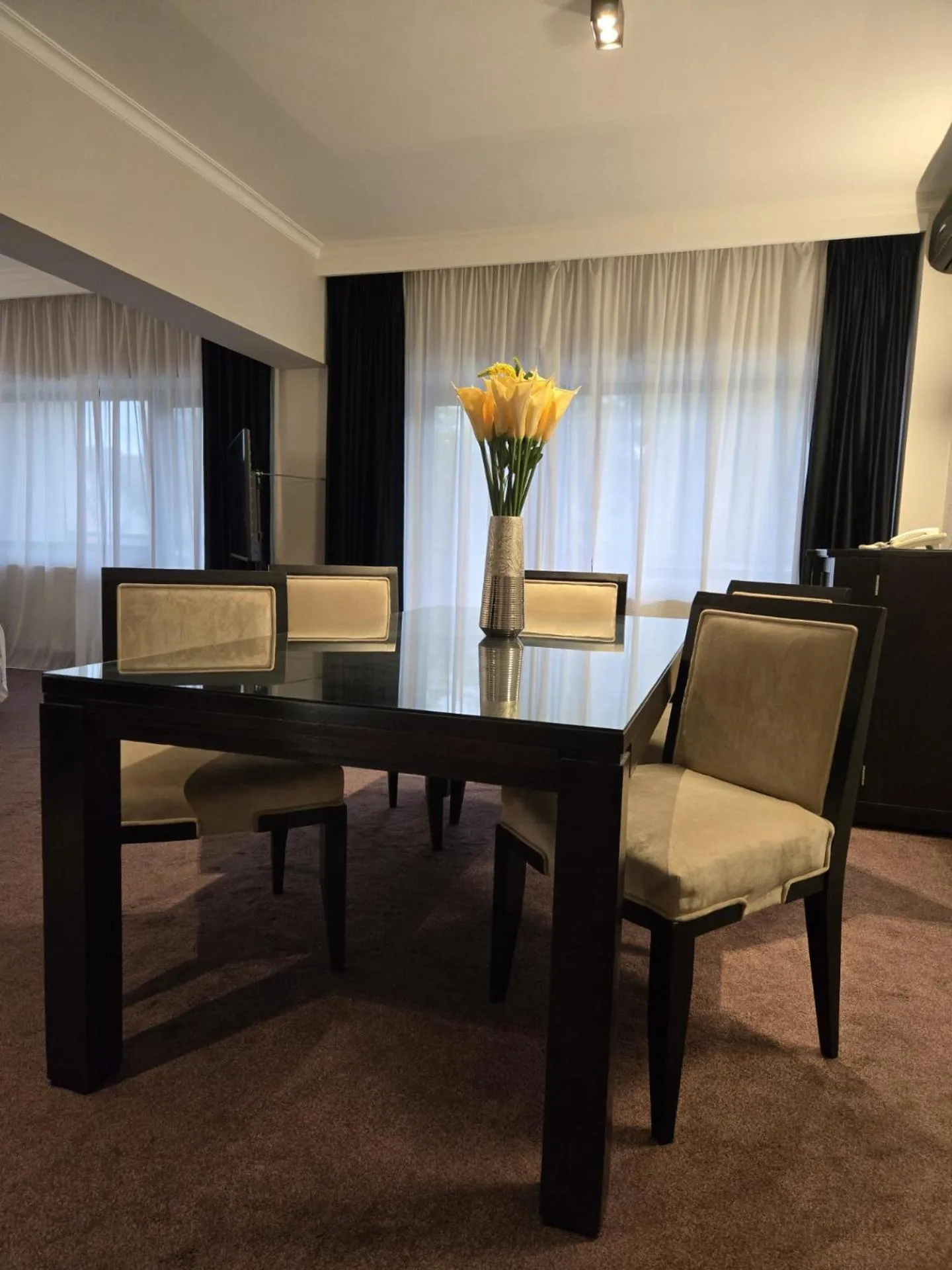 Photo of the whole room in Hotel Dumbrava