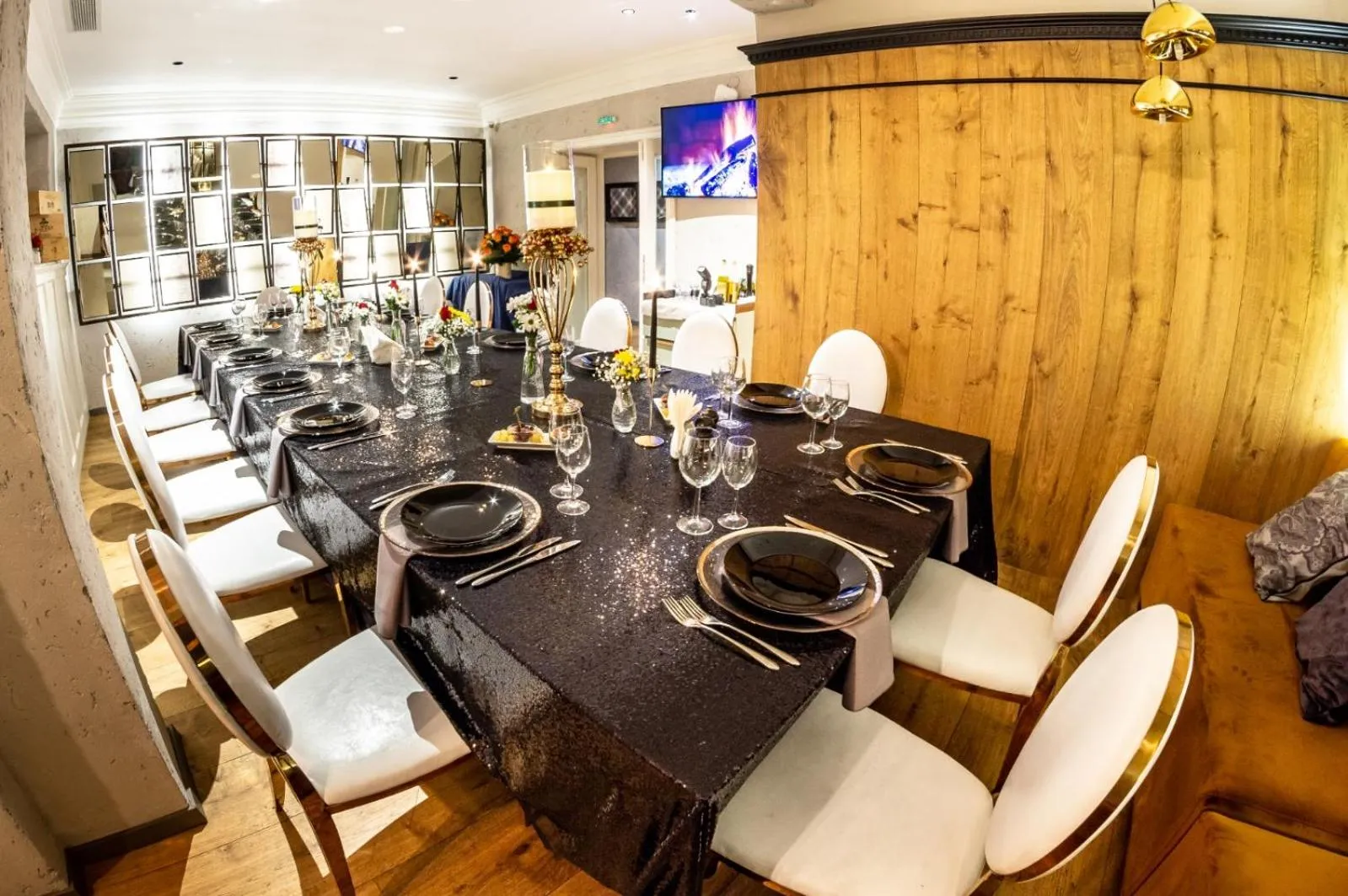 Restaurant/places to eat in Hotel Dumbrava