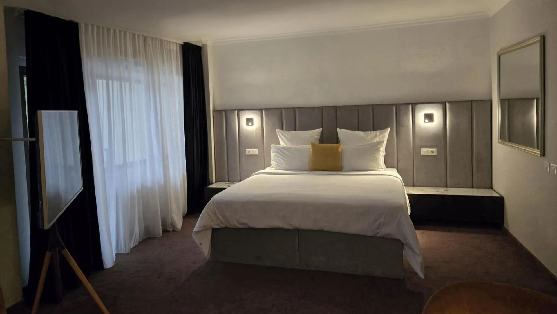 Bedroom, Bed in Hotel Dumbrava