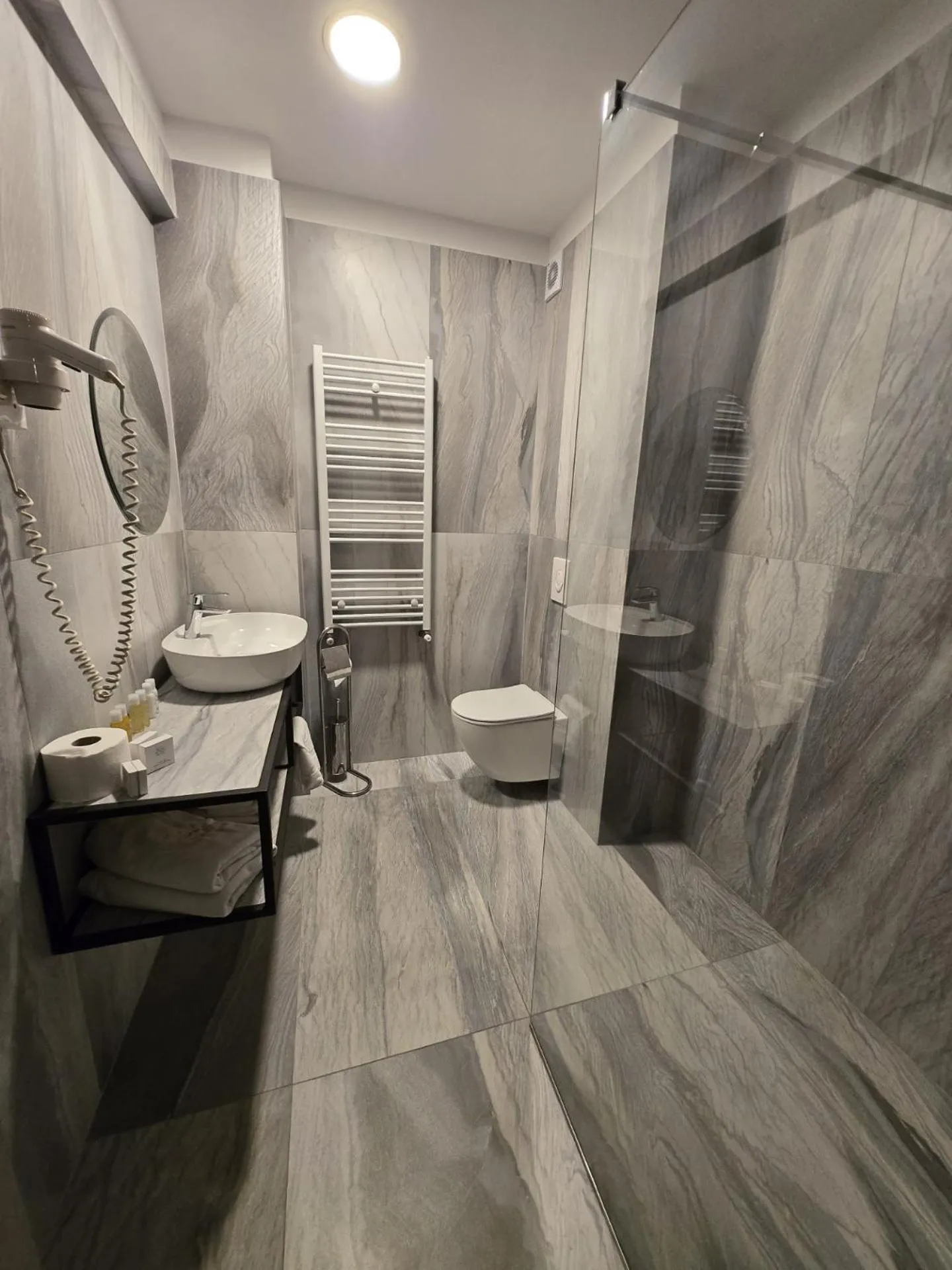 Bathroom in Hotel Dumbrava