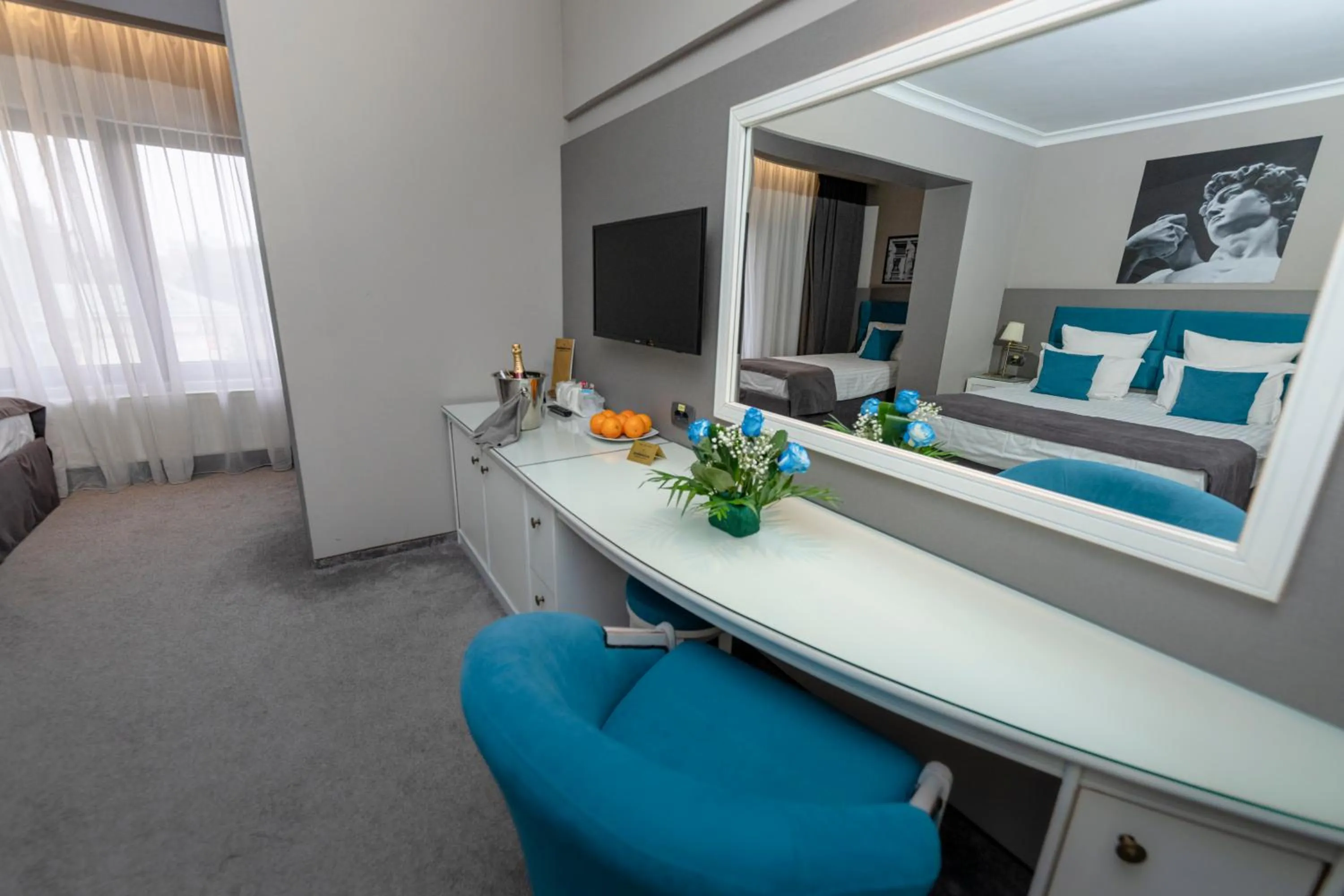 Photo of the whole room in Hotel Dumbrava