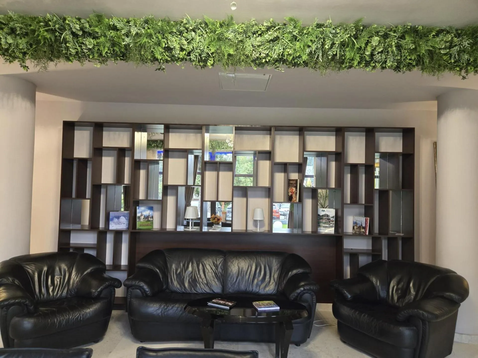 Seating area in Hotel Dumbrava