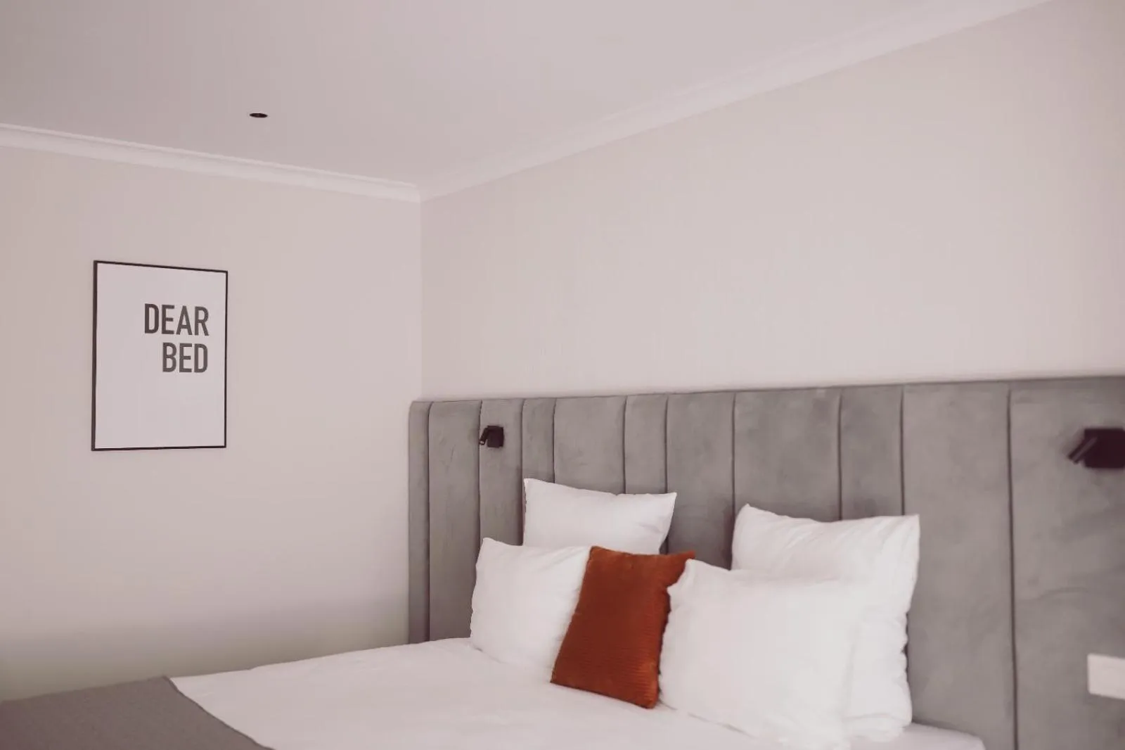 Property building, Bed in Hotel Dumbrava