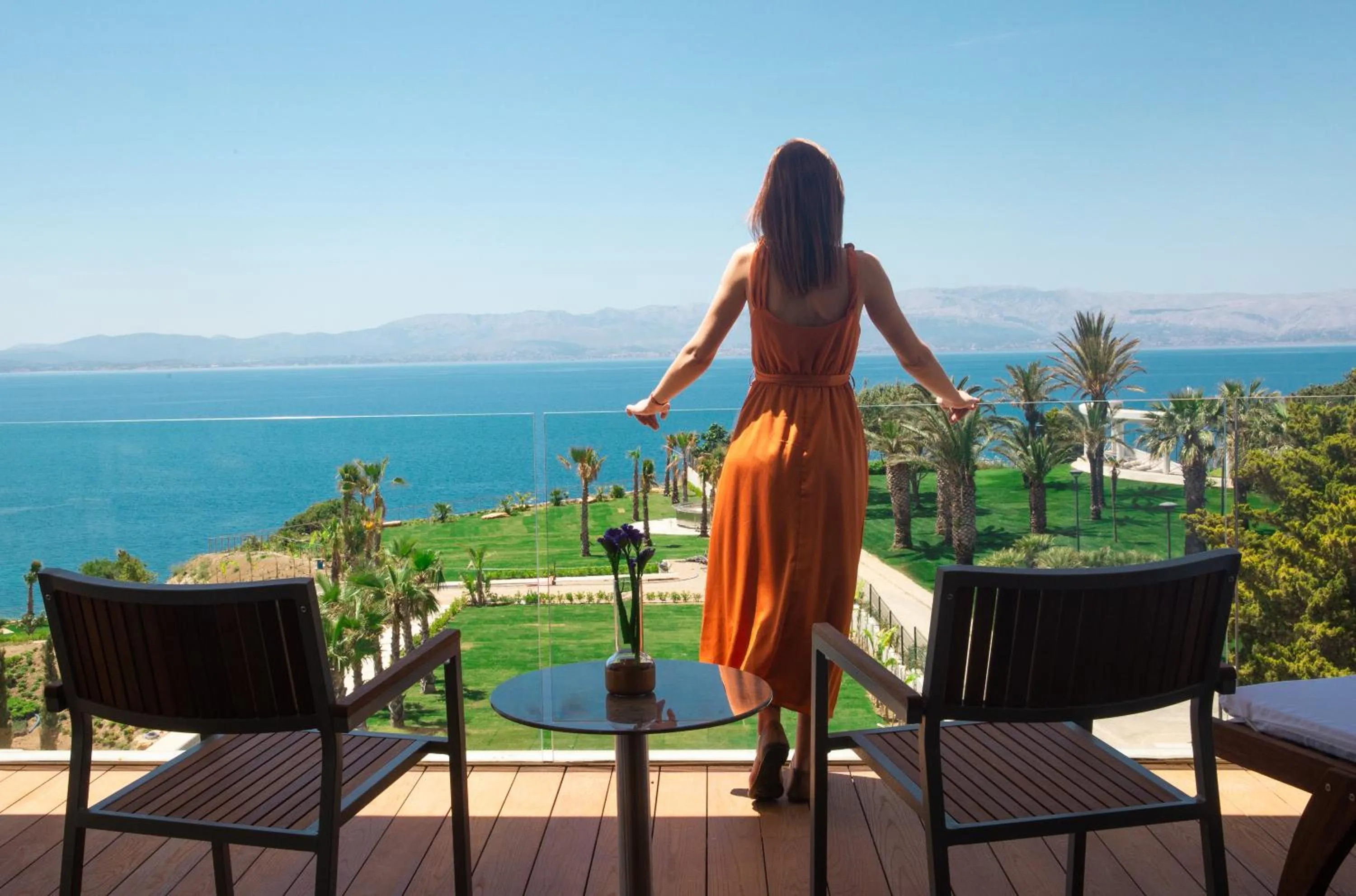 People in ON'LIVE HOTEL